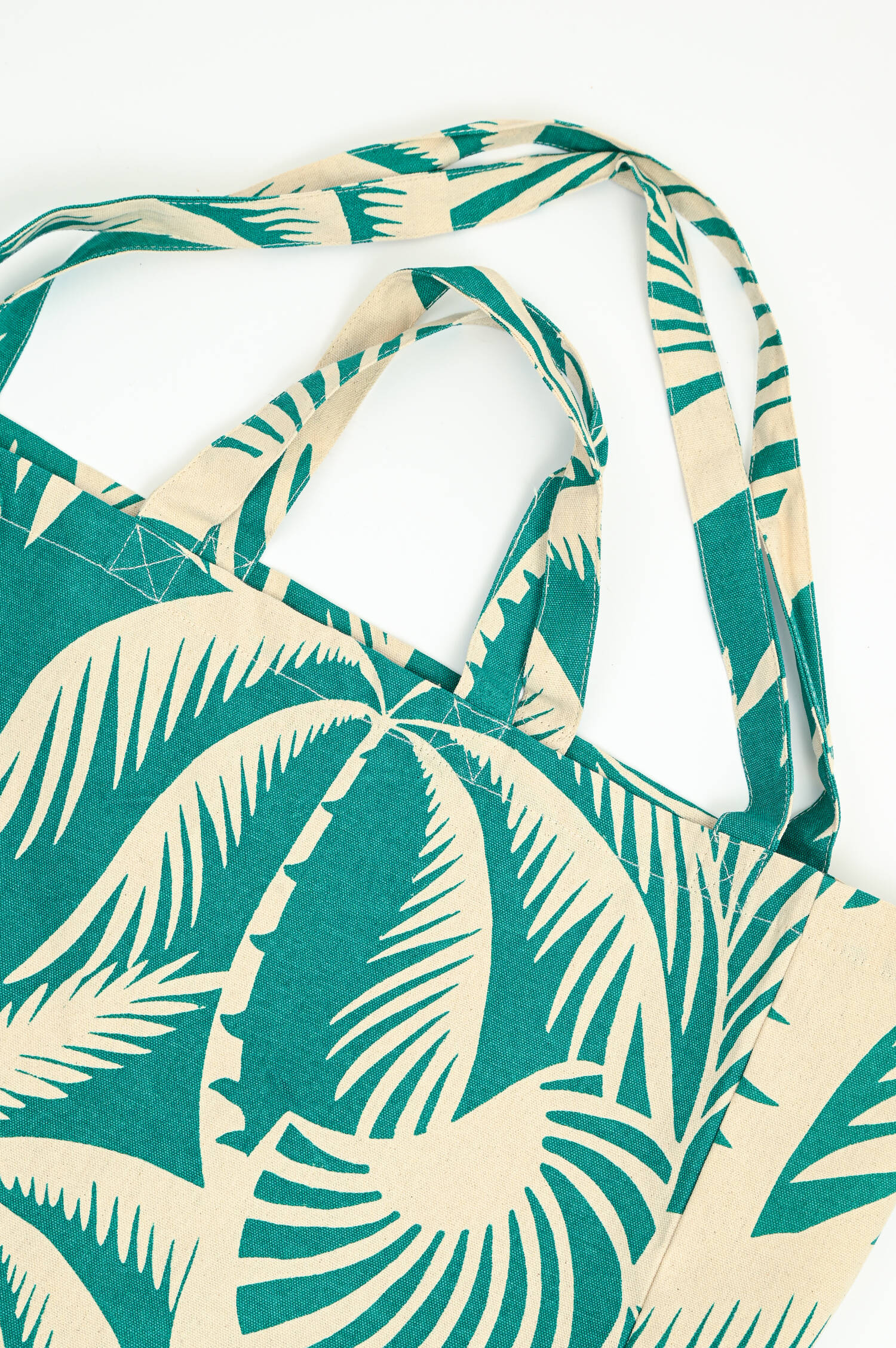 Tasche mit Palmen-Muster in Grün/Natur Tasche mit Palmen-Muster in Grün/Natur