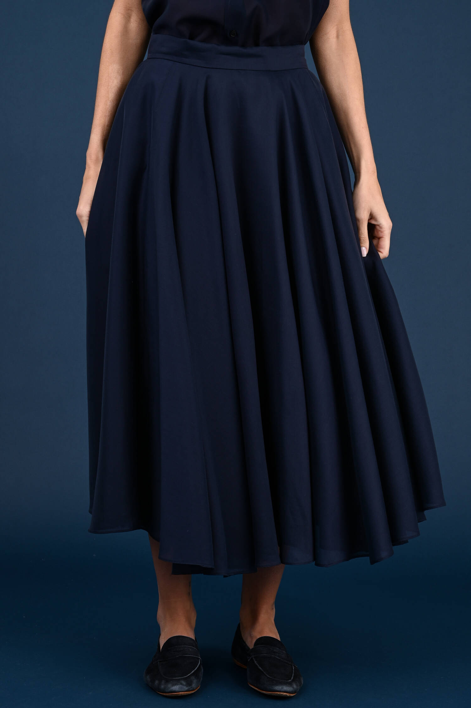 Satinrock in Navyblau