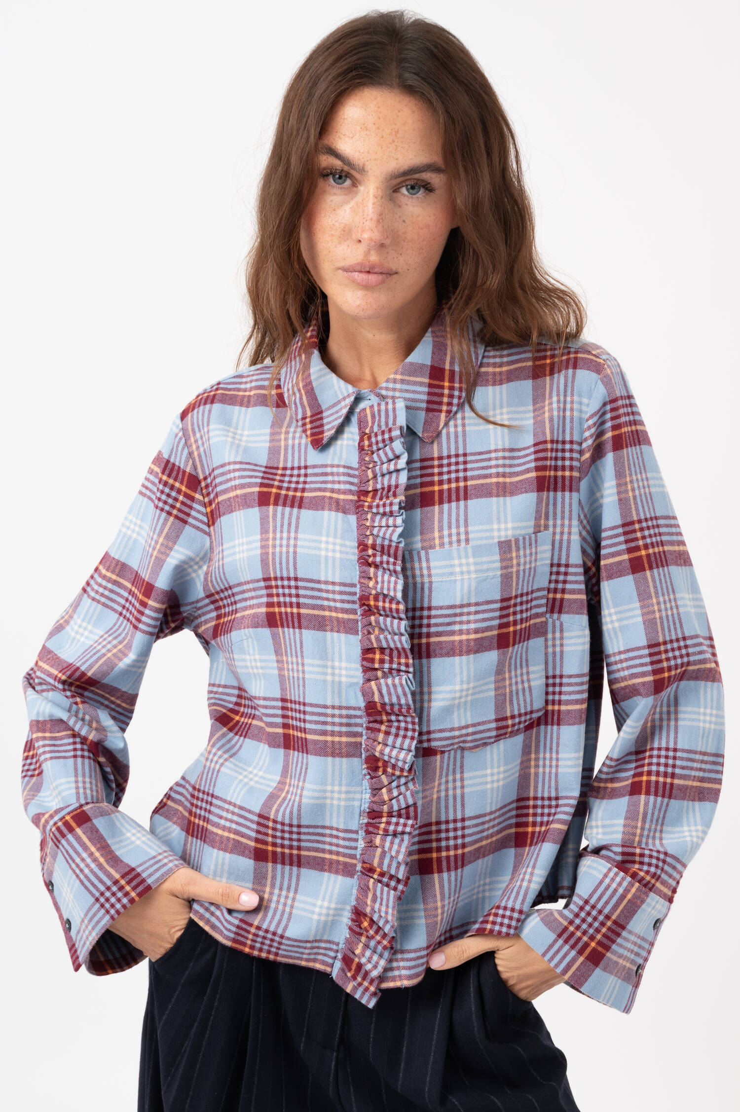Karo Flannel Bluse mit Volants in Hellblau/Burgund Karo Flannel Bluse mit Volants in Hellblau/Burgund