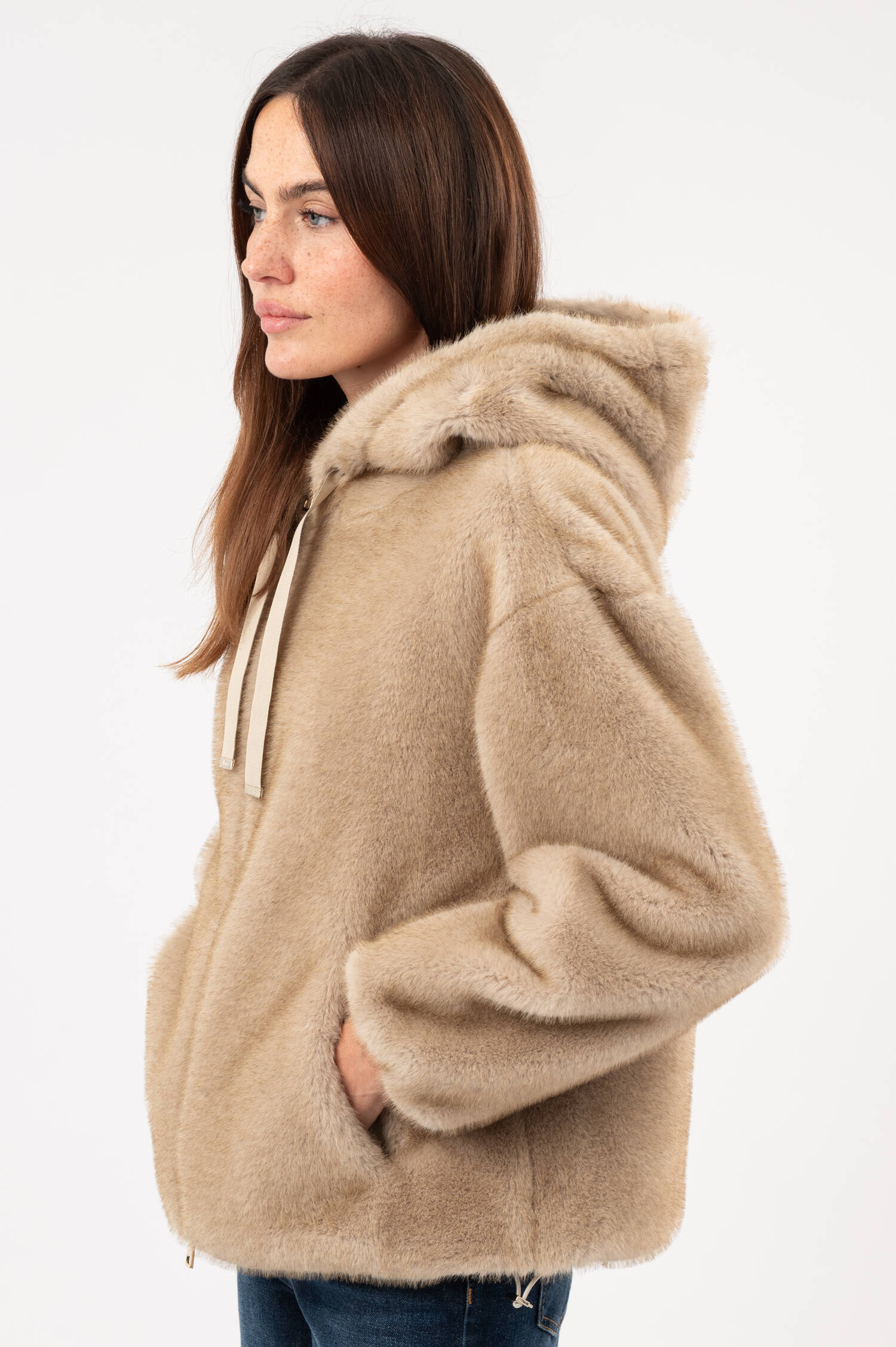 Faux-Fur-Jacke mit Kapuze in Beige Faux-Fur-Jacke mit Kapuze in Beige