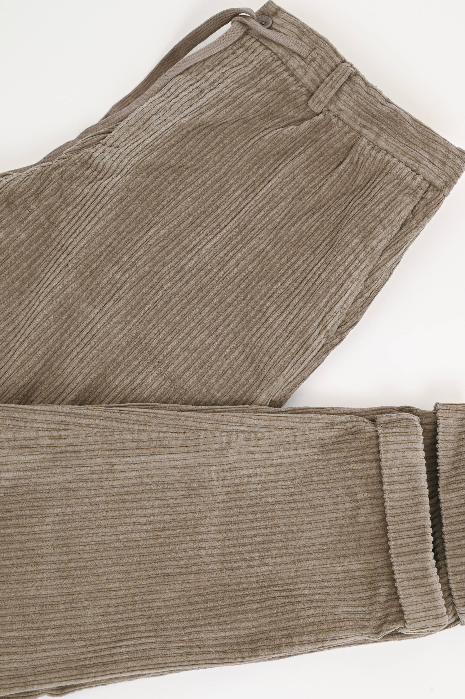 Breitcordhose in Taupe Breitcordhose in Taupe