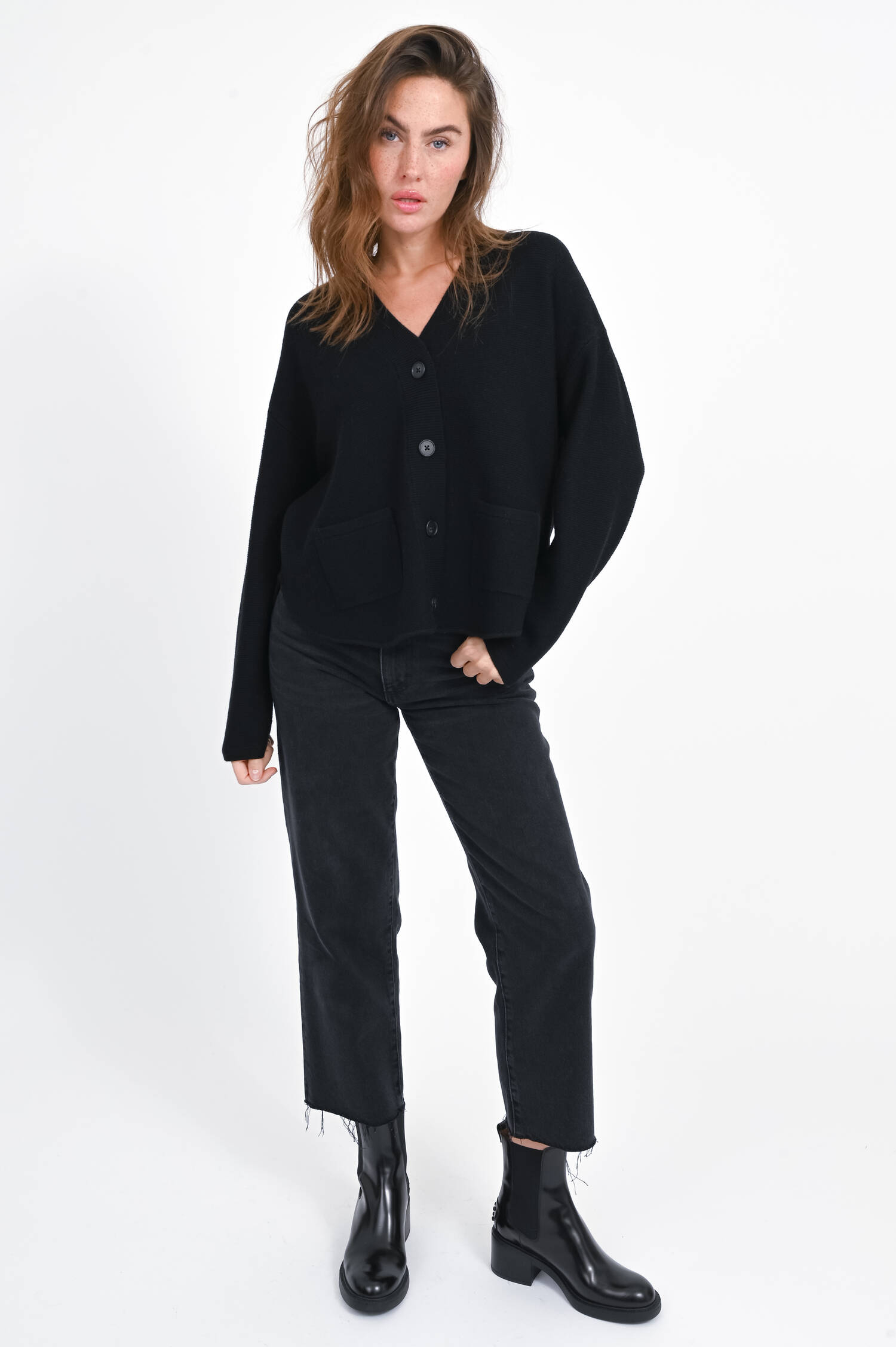 Woll-Strickjacke in Schwarz