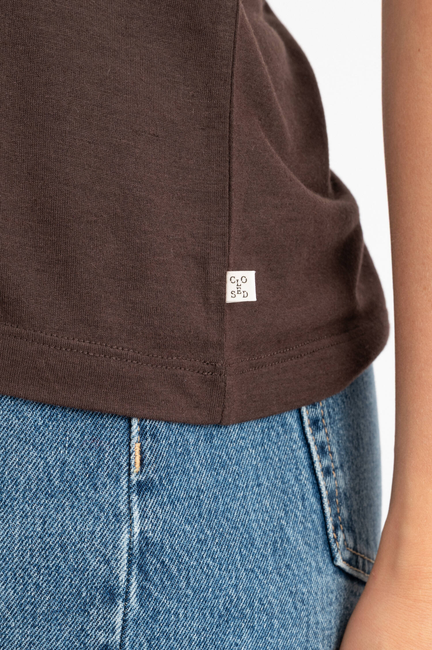 T-Shirt mit fixiertem Umschlag in Braun T-Shirt mit fixiertem Umschlag in Braun