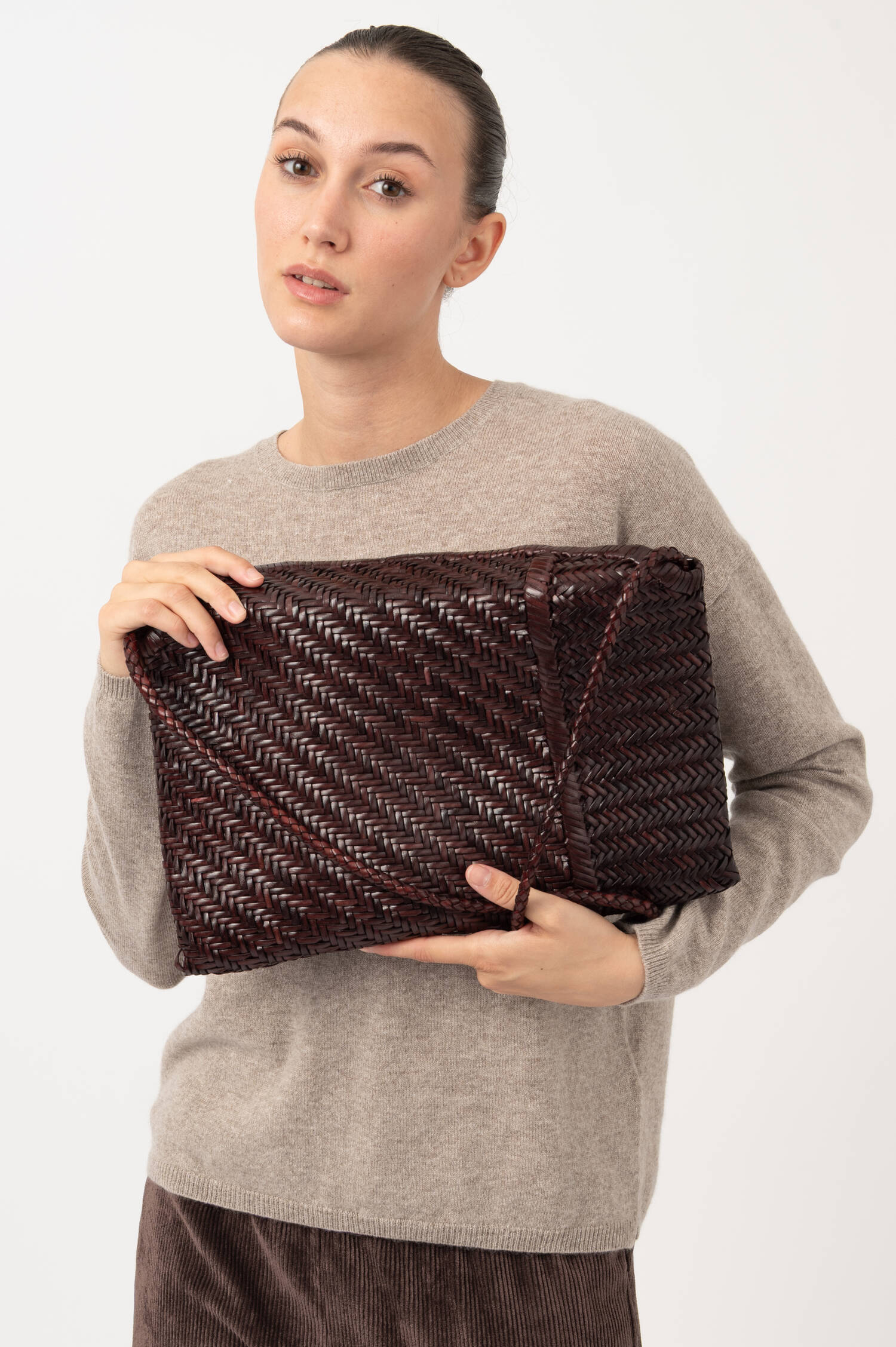 Geflochtene Leder-Clutch in Bordeauxrot Geflochtene Leder-Clutch in Bordeauxrot