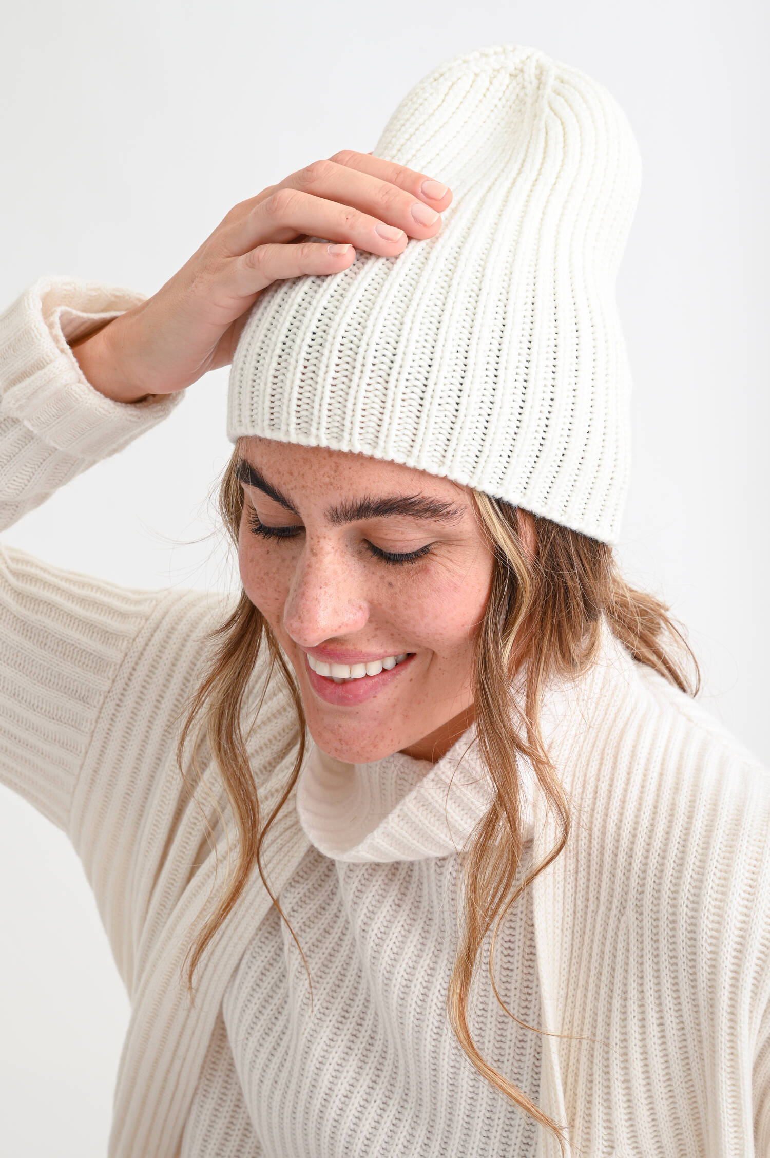 Rippstrick-Mütze aus Cashmere in Natur