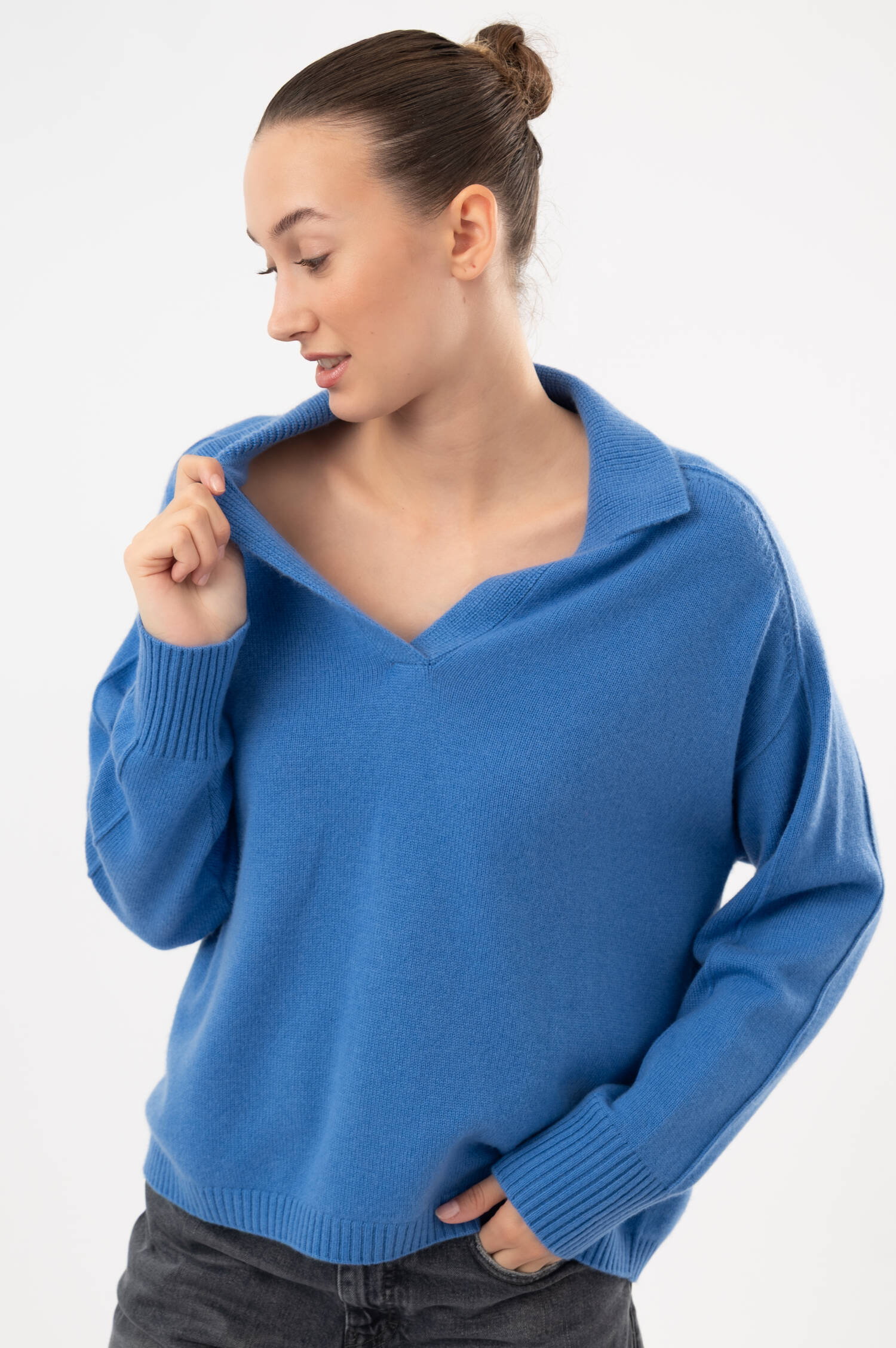 Woll-Cashmere-Pullover mit Polokragen in Blau Woll-Cashmere-Pullover mit Polokragen in Blau