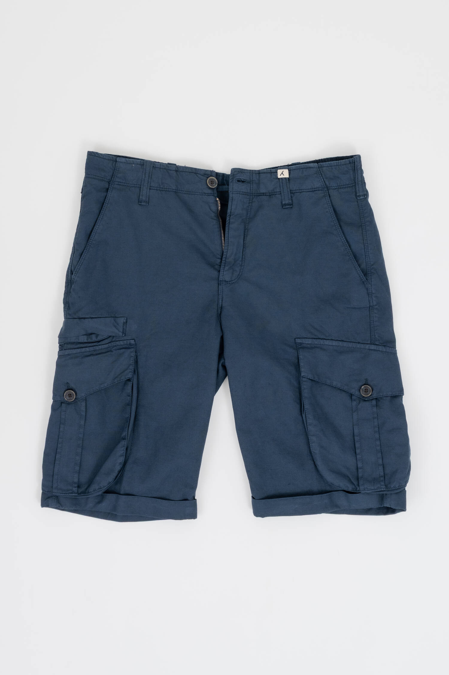 Cargo Bermuda in Navy