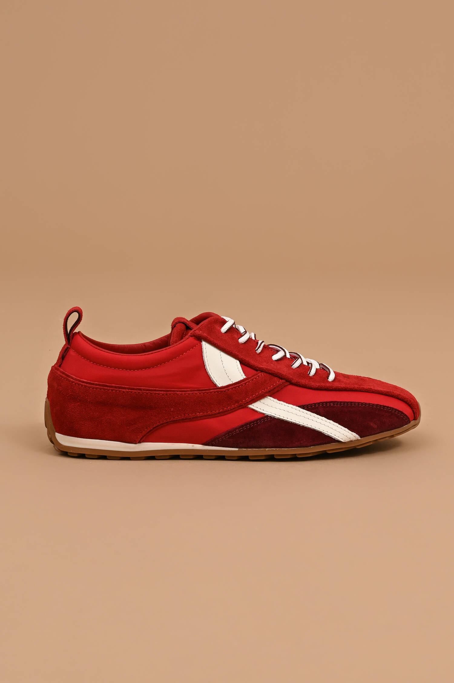 Sneaker aus Veloursleder in Rot