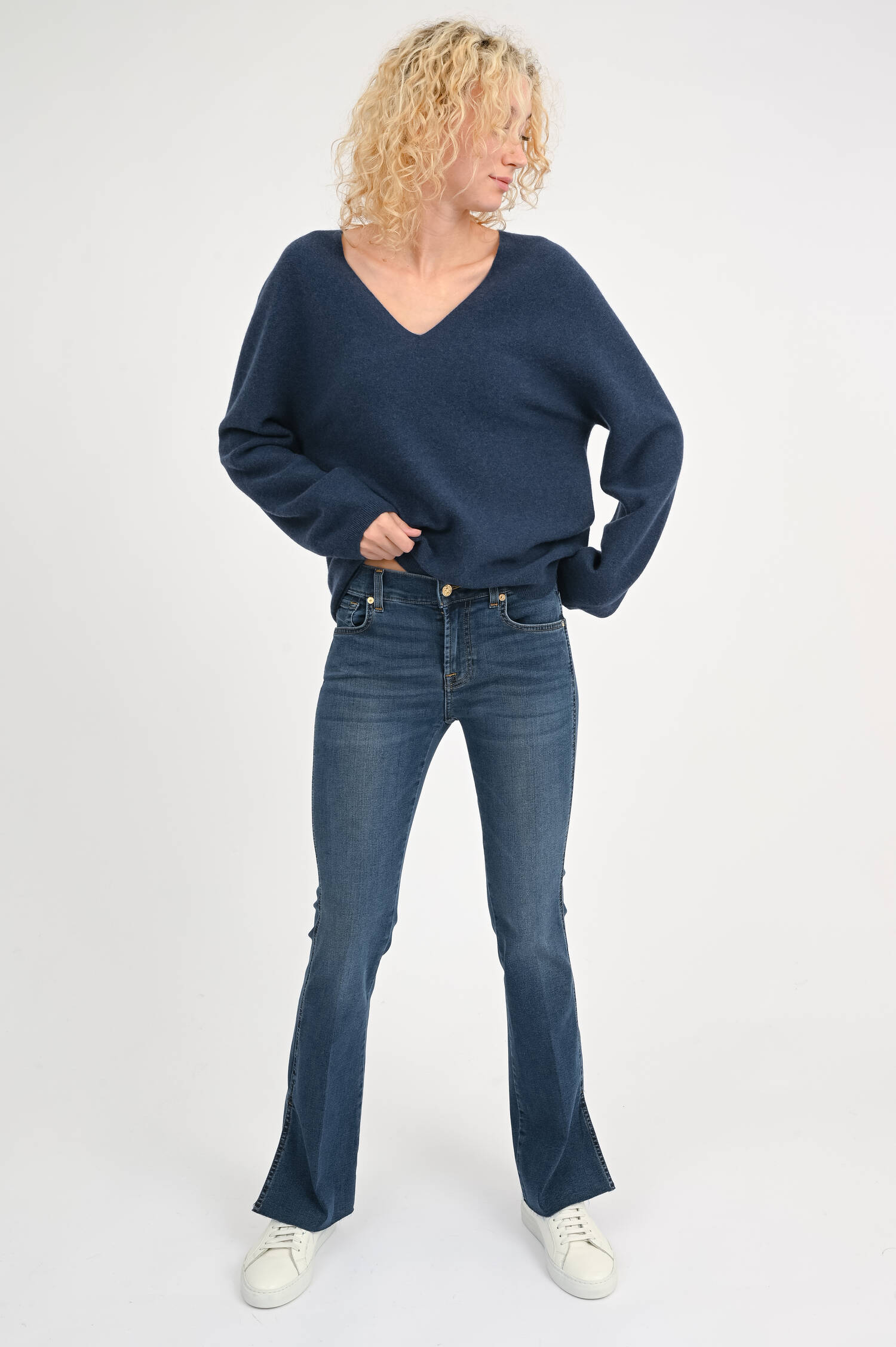  Slim Fit Jeans mit Schlitz in Dunkelblau