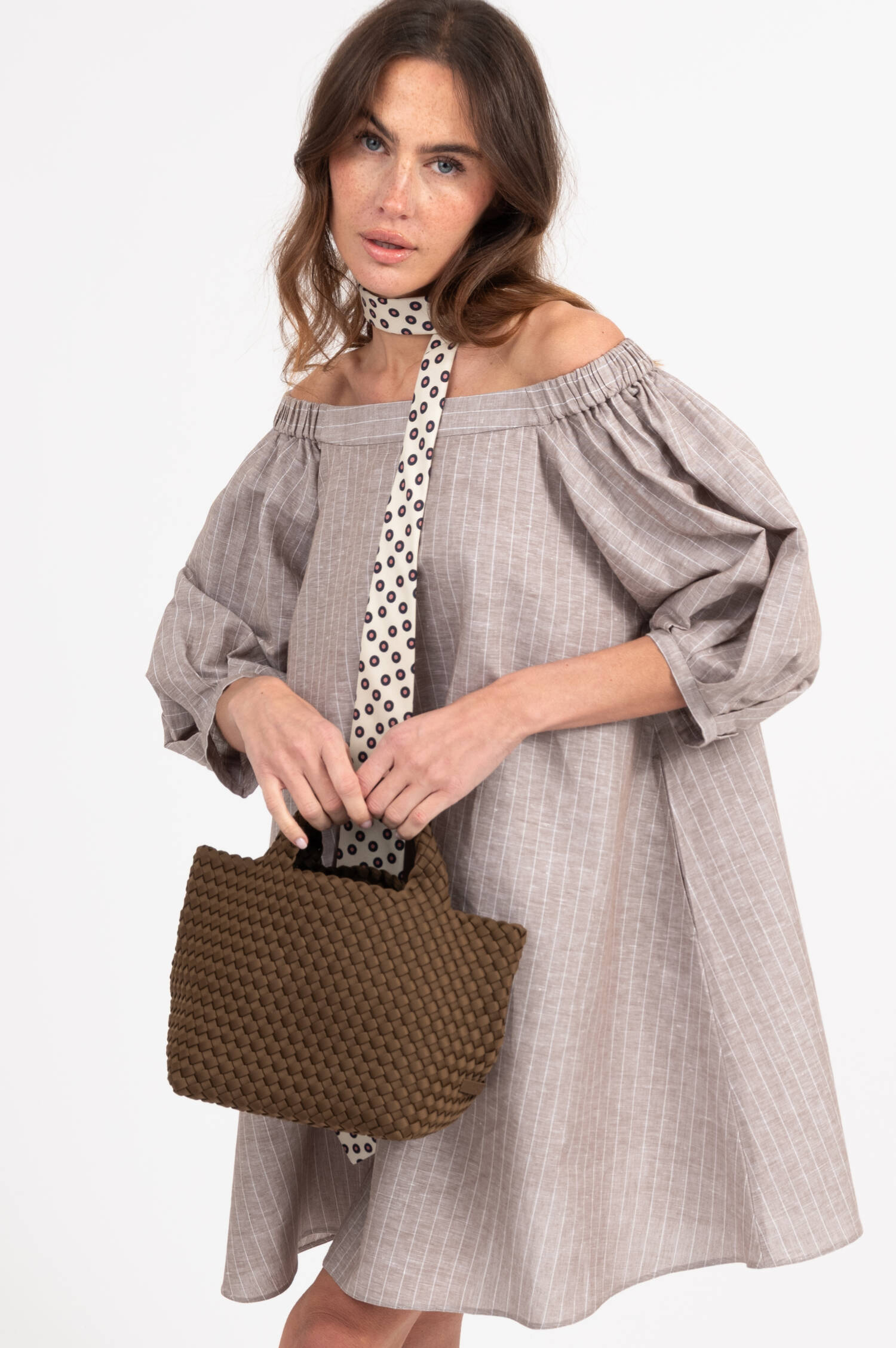 Kleid FUGGITO mit Nadelstreifen in Taupe