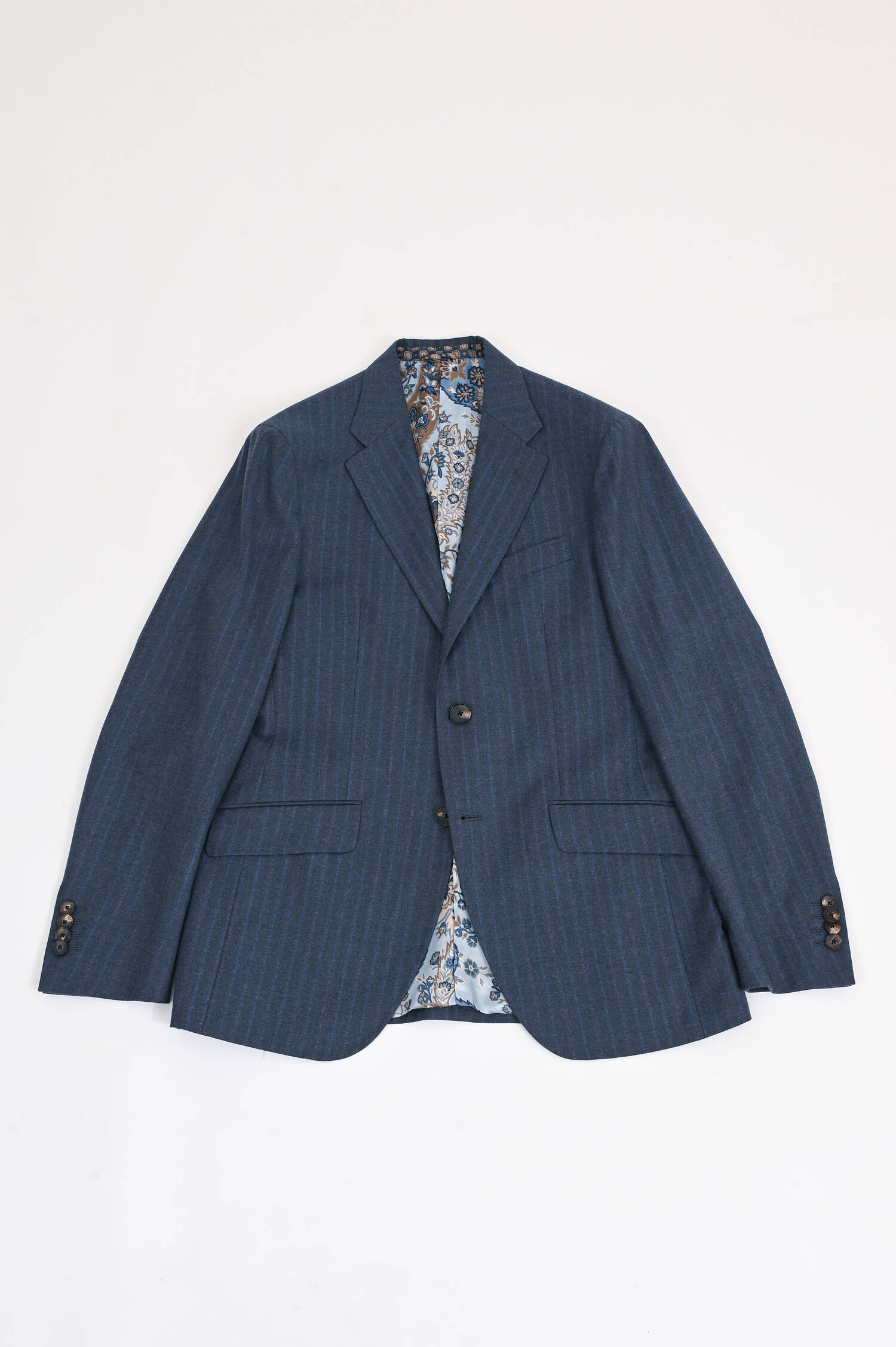 Anzug aus Wolle mit dezenten Streifen in Grau