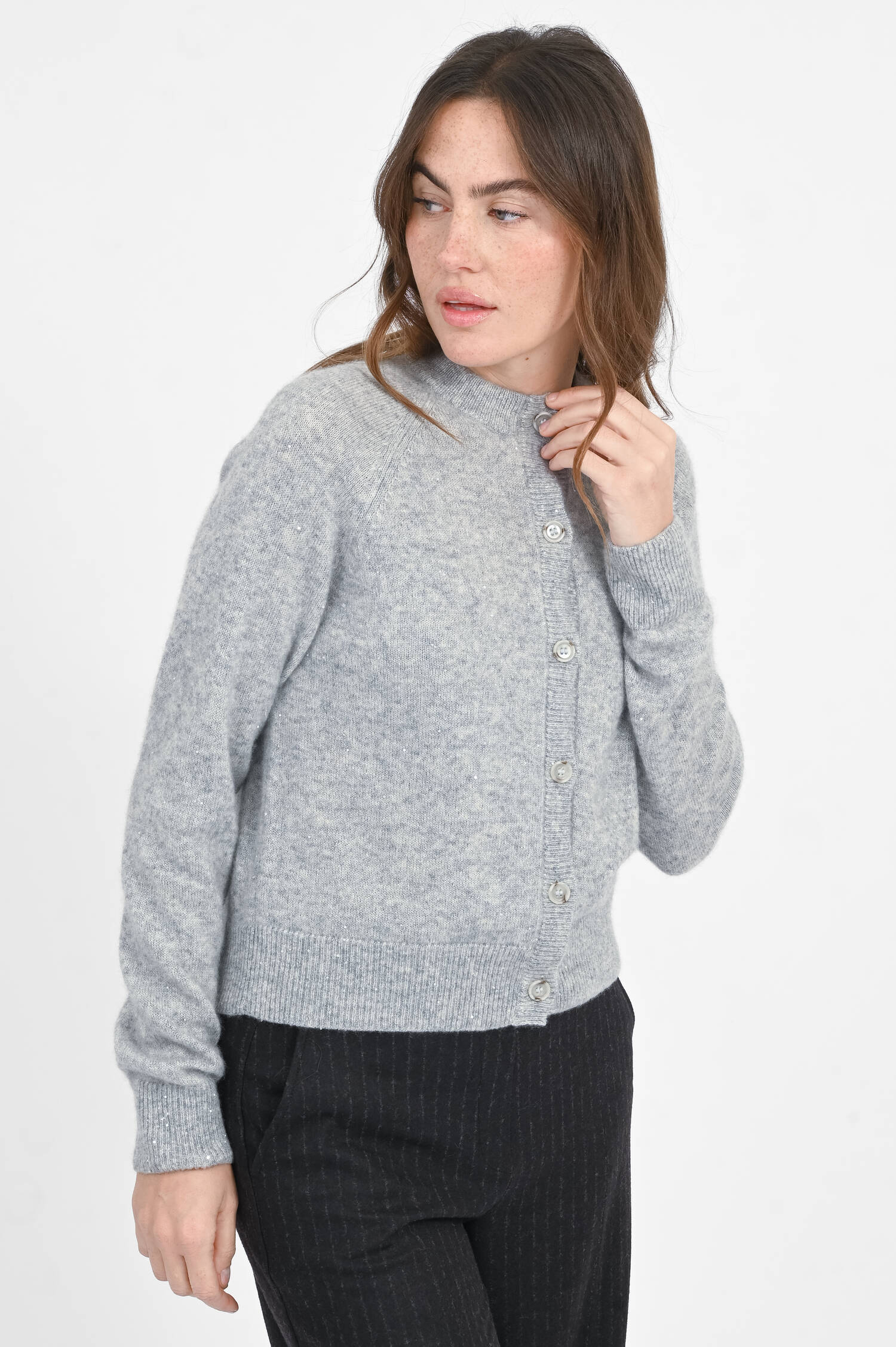 Strickjacke mit micro Pailletten in Silbergrau Strickjacke mit micro Pailletten in Silbergrau