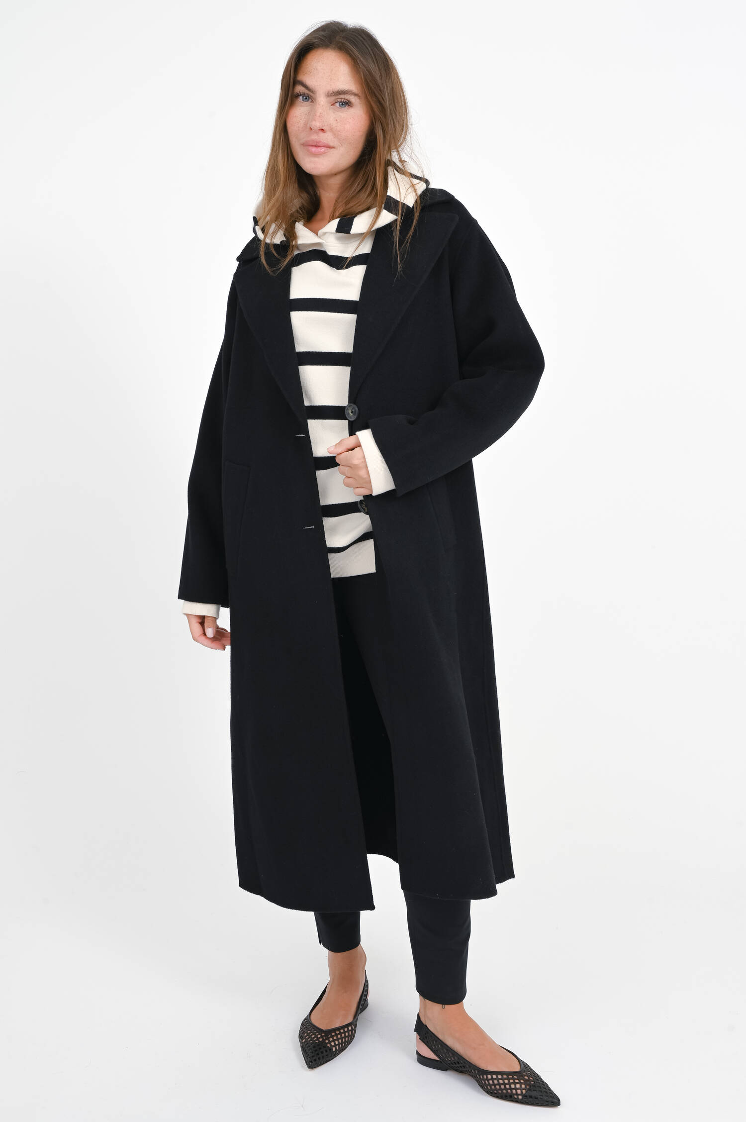 Maxi-Wollmantel in Schwarz Maxi-Wollmantel in Schwarz