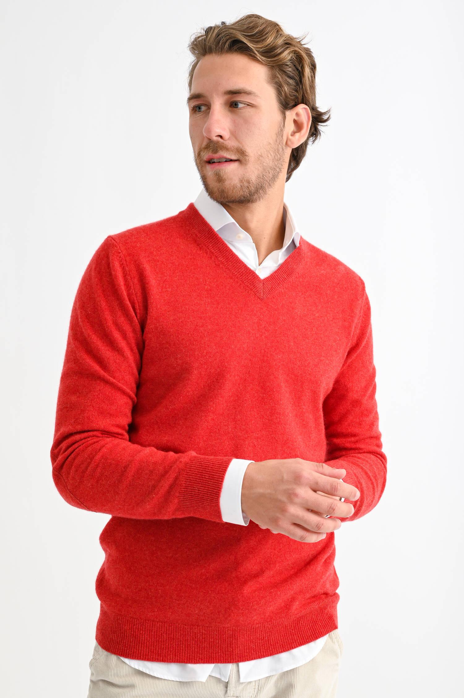 Pullover mit V-Ausschnitt in Rot Pullover mit V-Ausschnitt in Rot