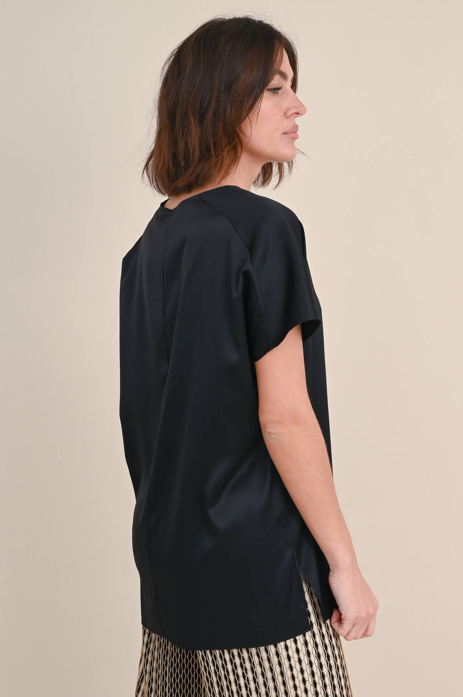 Seidenshirt mit V-Ausschnitt in Schwarz