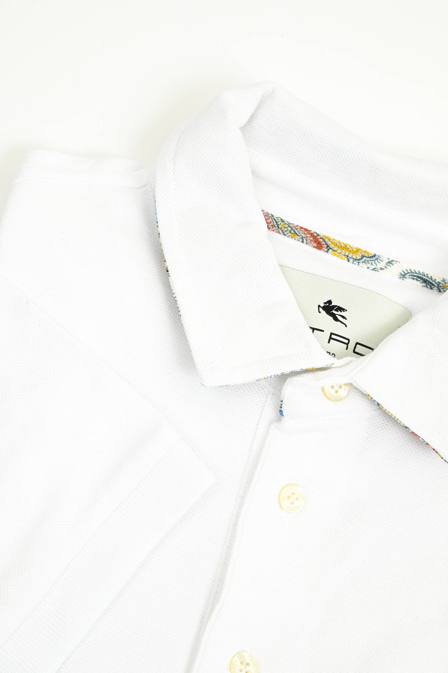 Kurzarm-Polo mit gemustertem Kragen in Weiß Kurzarm-Polo mit gemustertem Kragen in Weiß