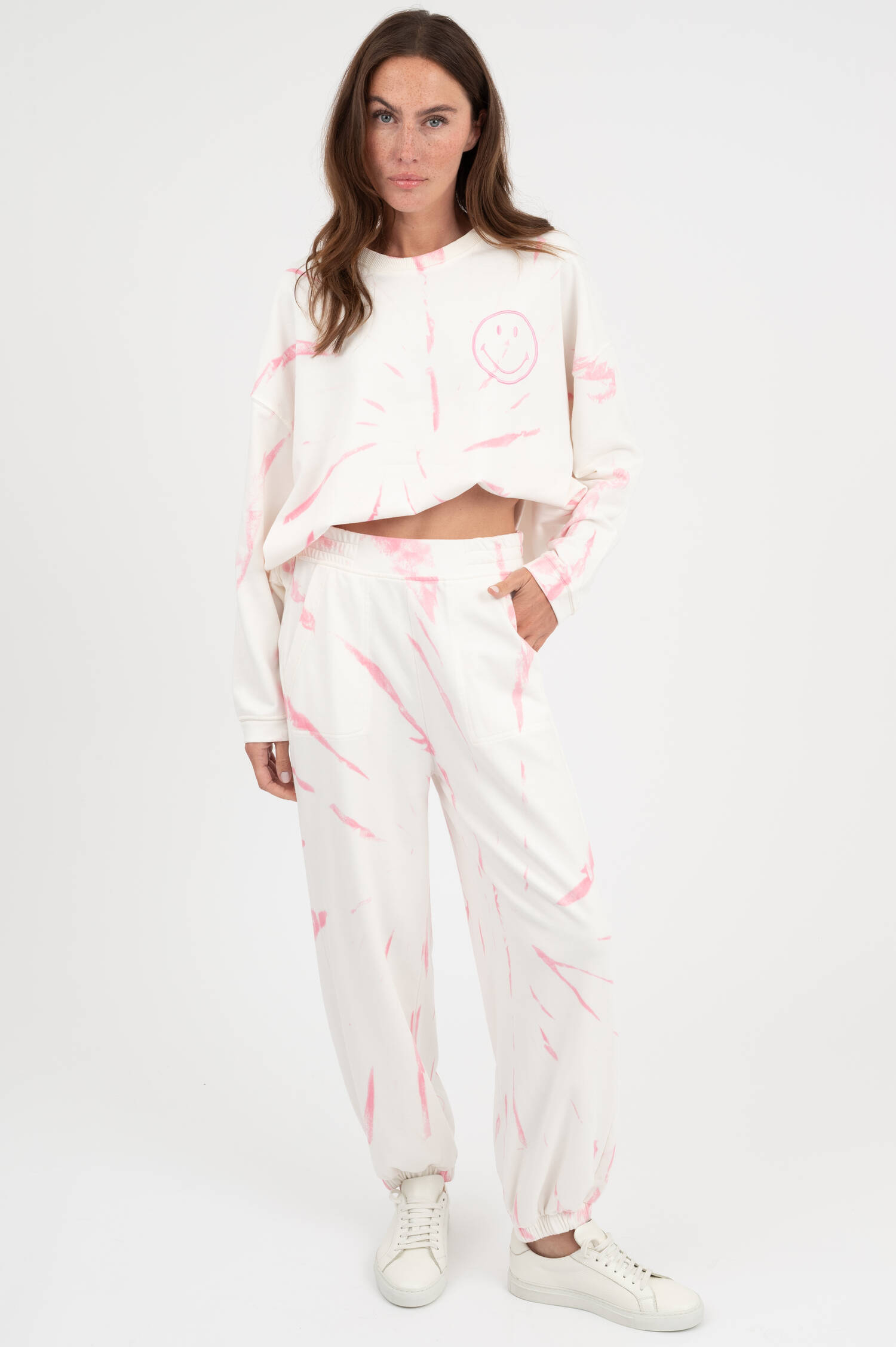 Sweater mit Batik-Muster in Weiß/Pink