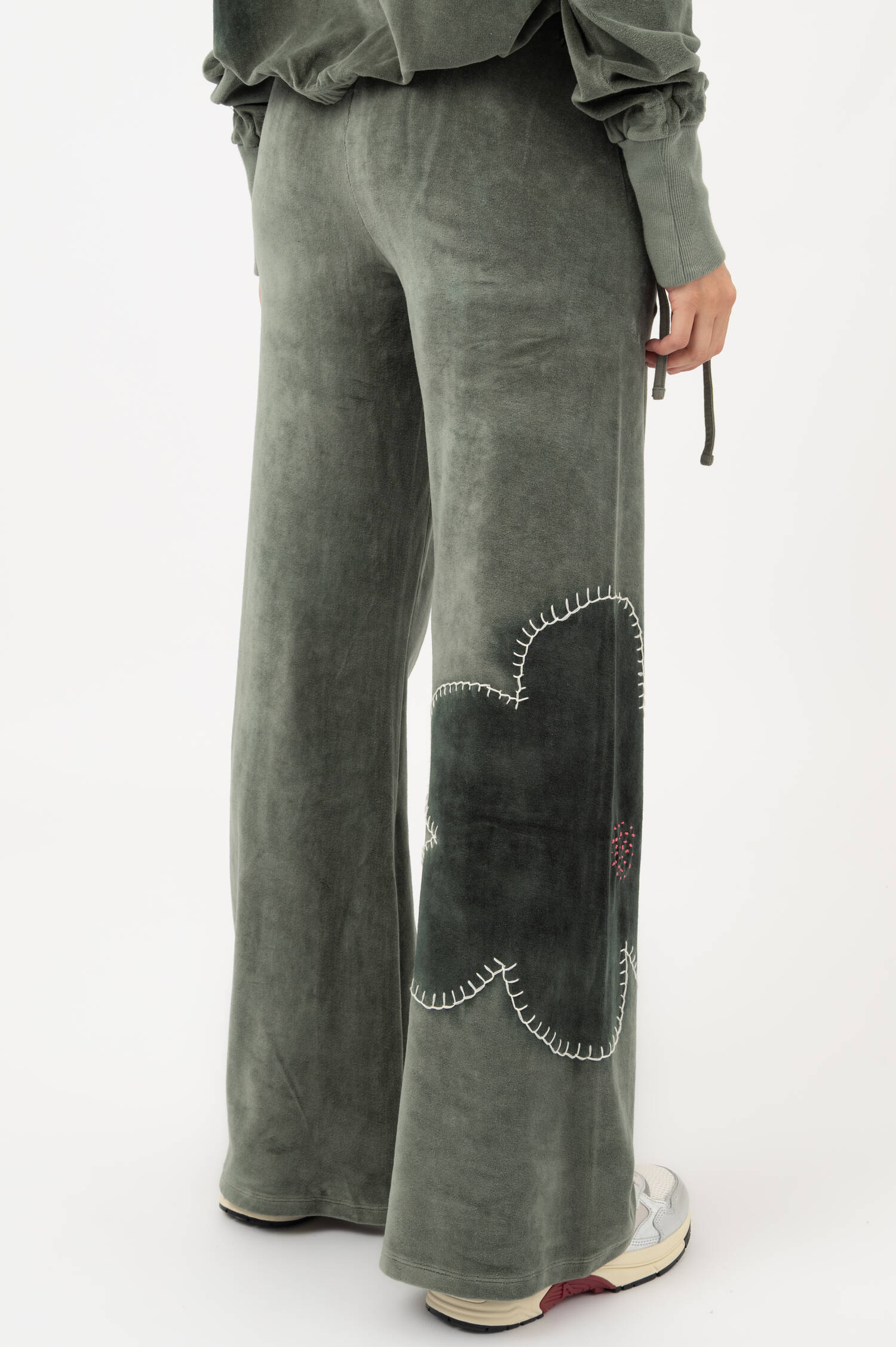 Velvet Sweatpants BAJNA in Oliv Velvet Sweatpants BAJNA in Oliv