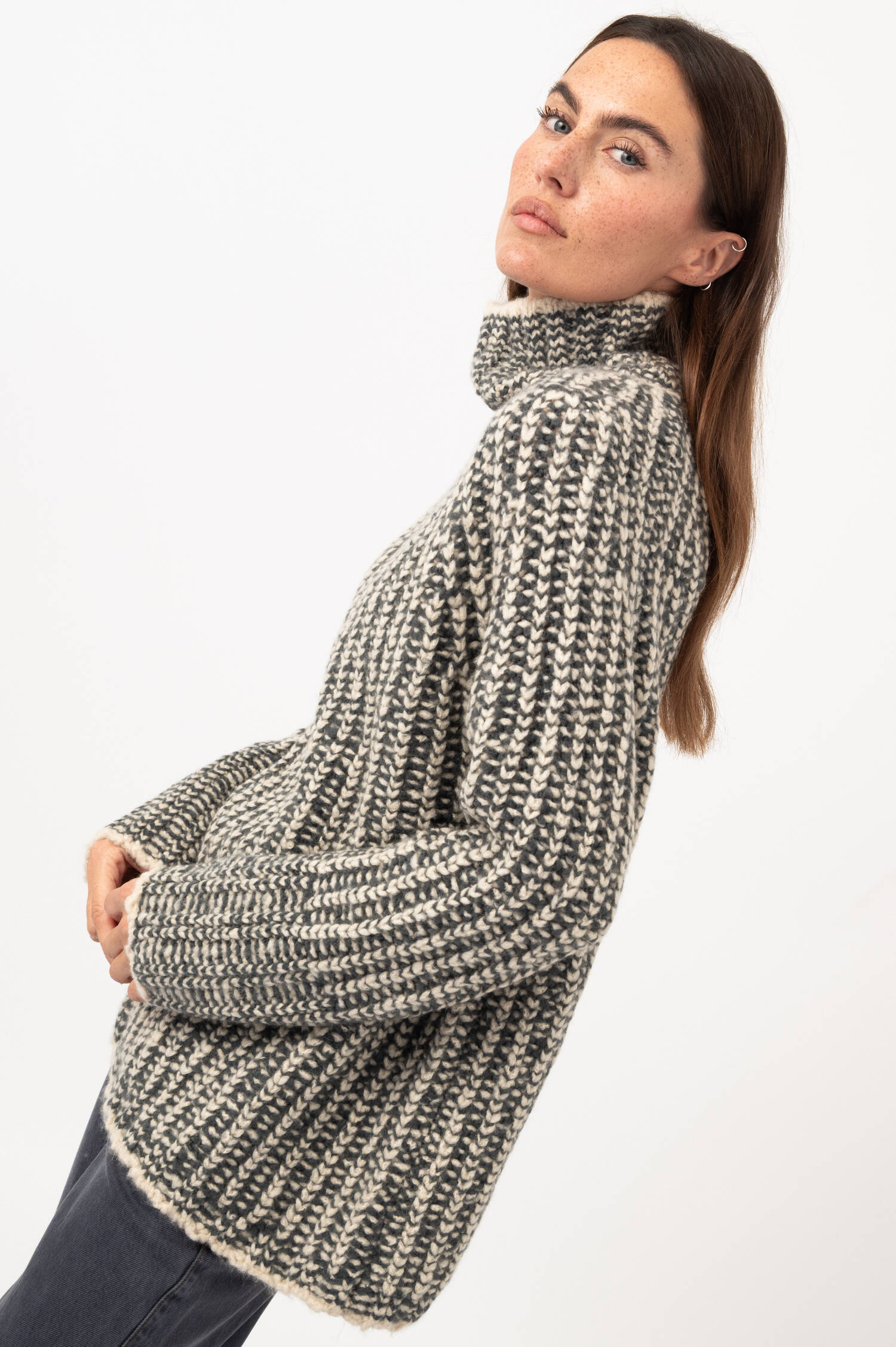 Cashmere-Pullover mit Strehkragen in Blau/Beige