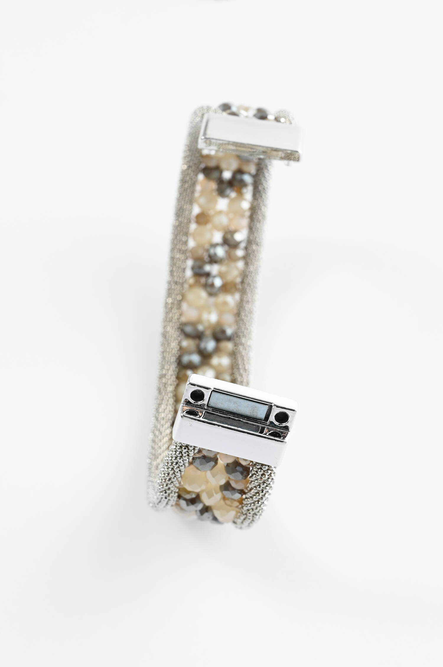 Mehrreihiges Perlenarmband in Opal White Mehrreihiges Perlenarmband in Opal White