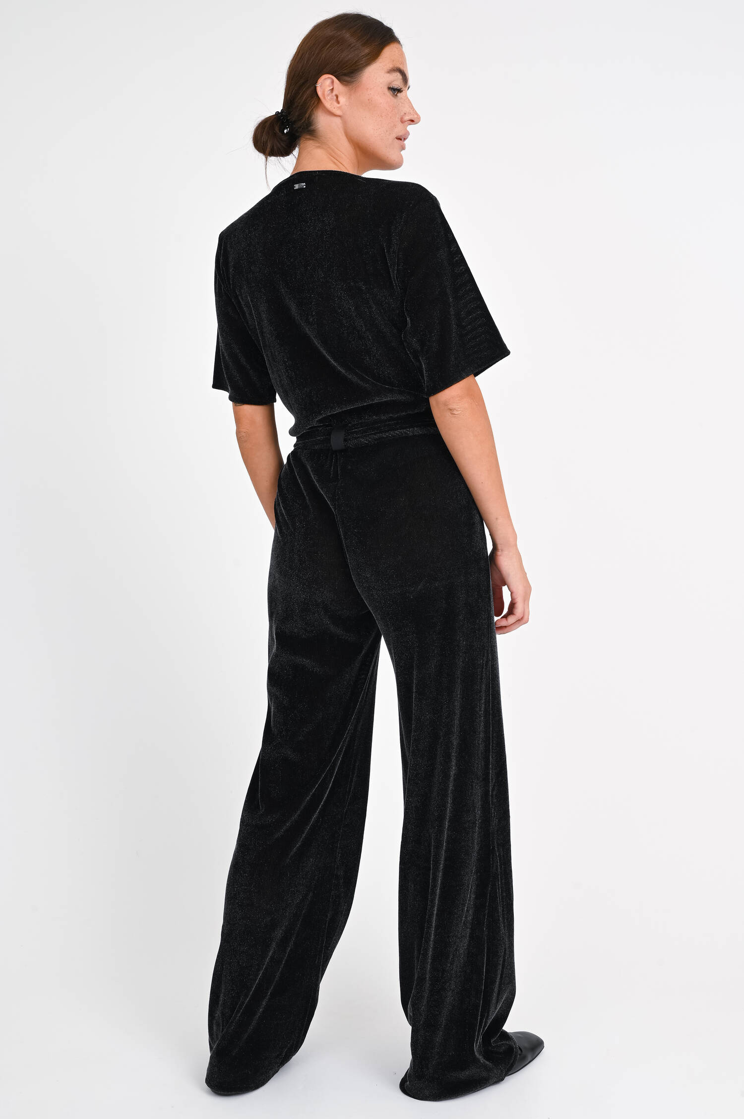 Jumpsuit aus weichem Material in Schwarz glänzend