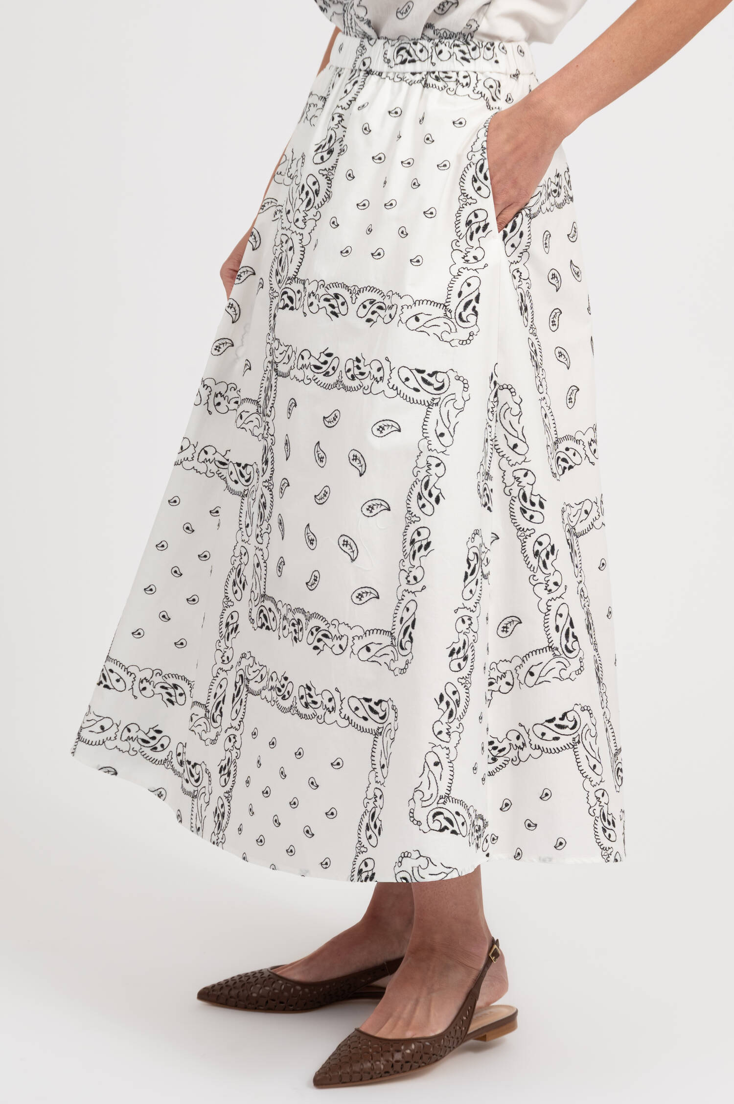 Rock CARAVAN mit Stickerei in Weiß