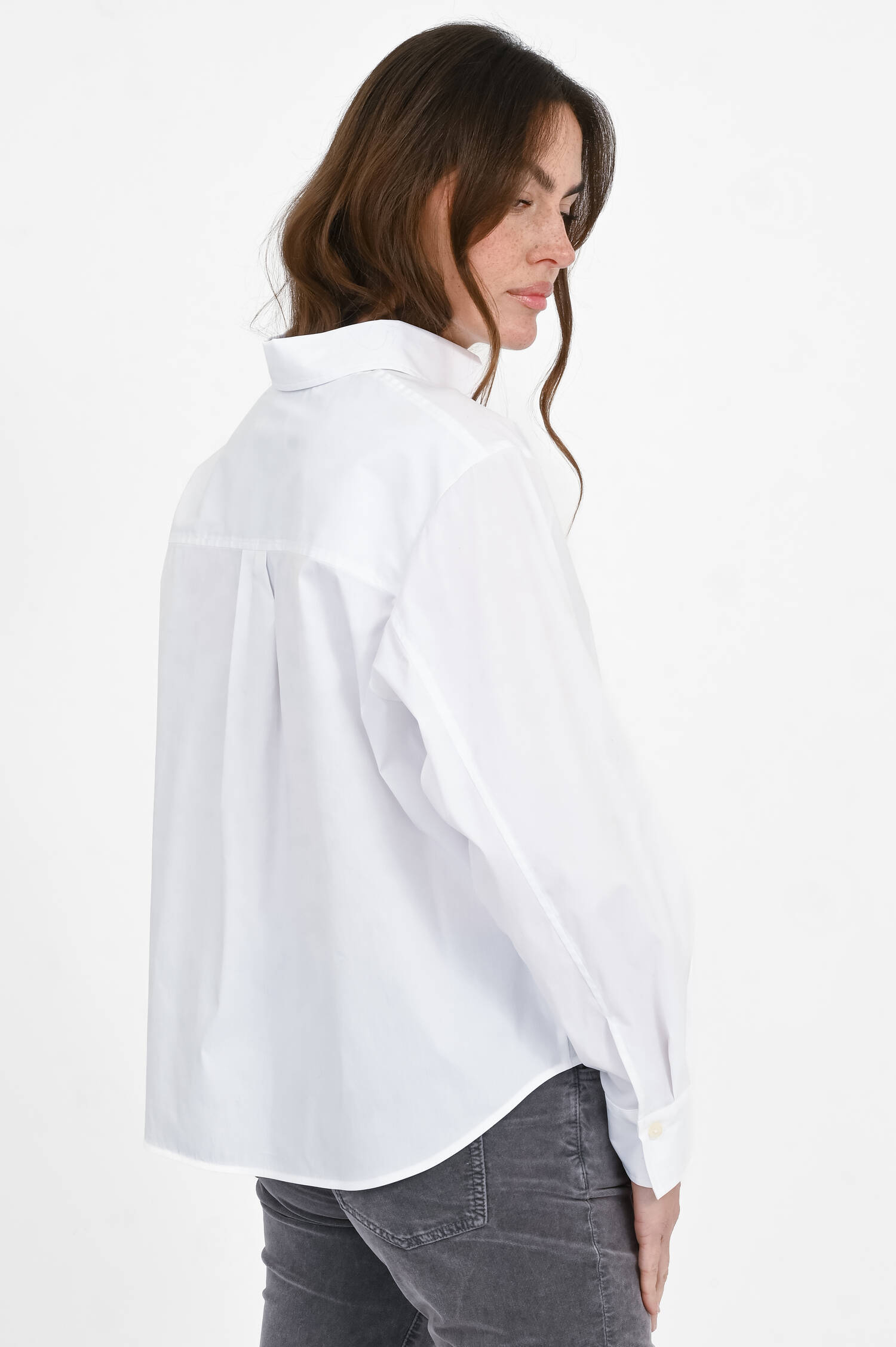 Bluse ELSA mit floralen Motiv in Weiß Bluse ELSA mit floralen Motiv in Weiß