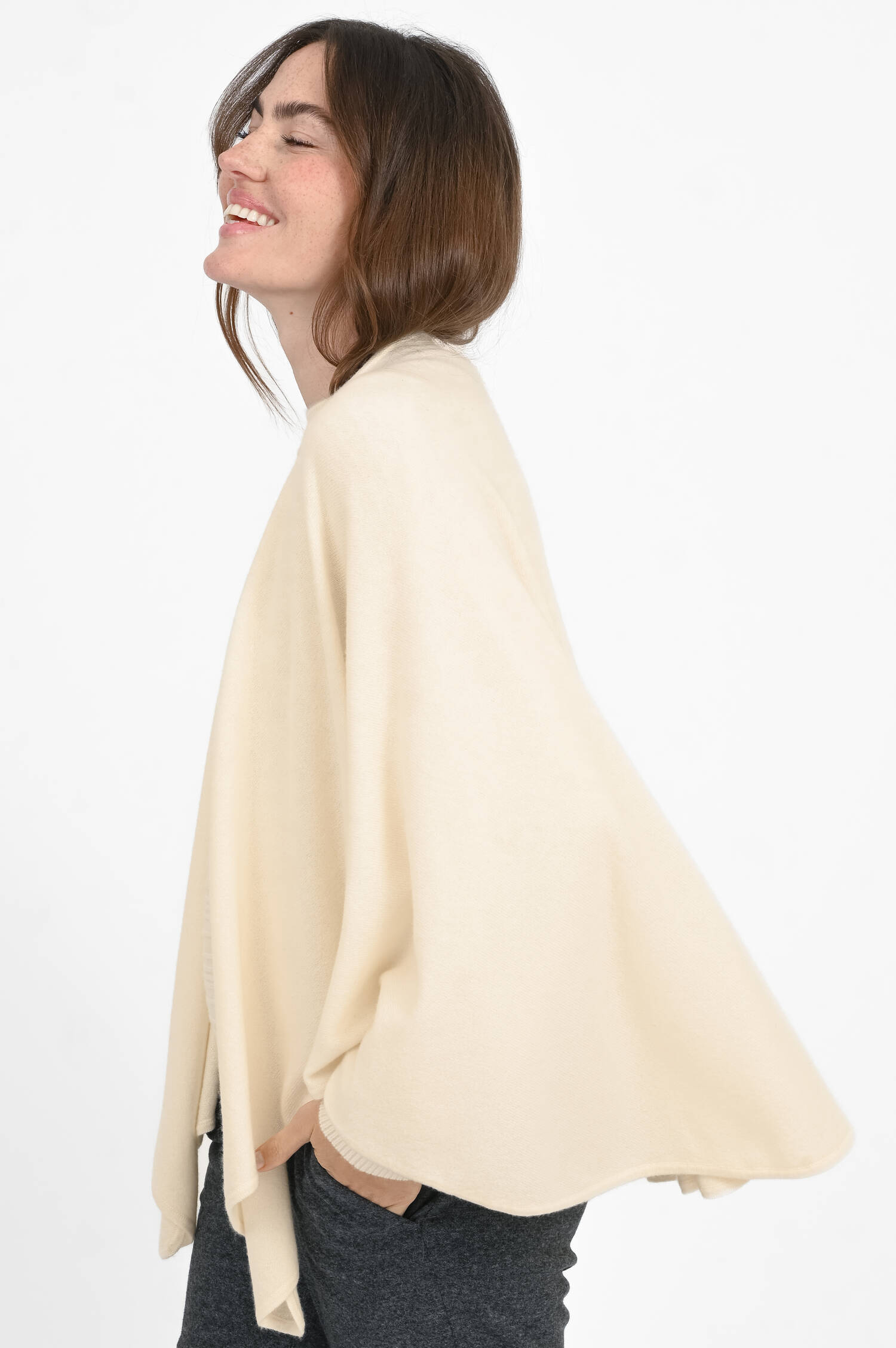 Cashmere-Cape in Creme Cashmere-Cape in Creme
