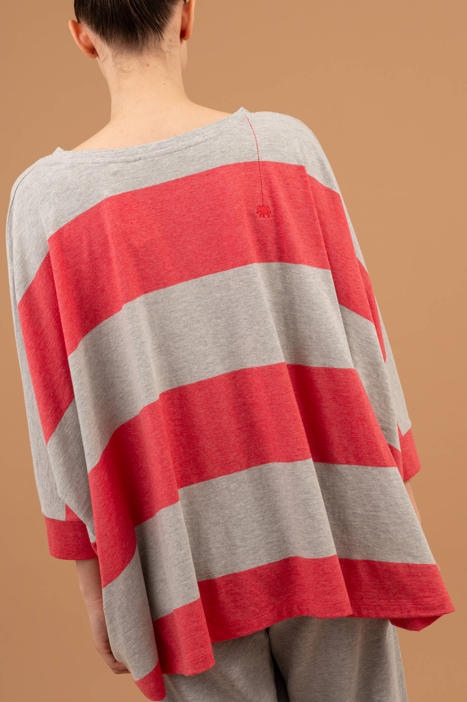 Batwingshirt BIRNEY in Geranium/Grau