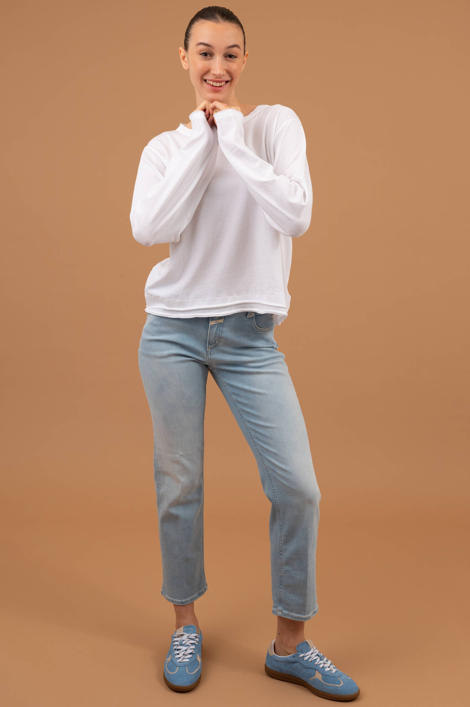 Shirt MAYBELL mit Rollkantensaum in Weiß