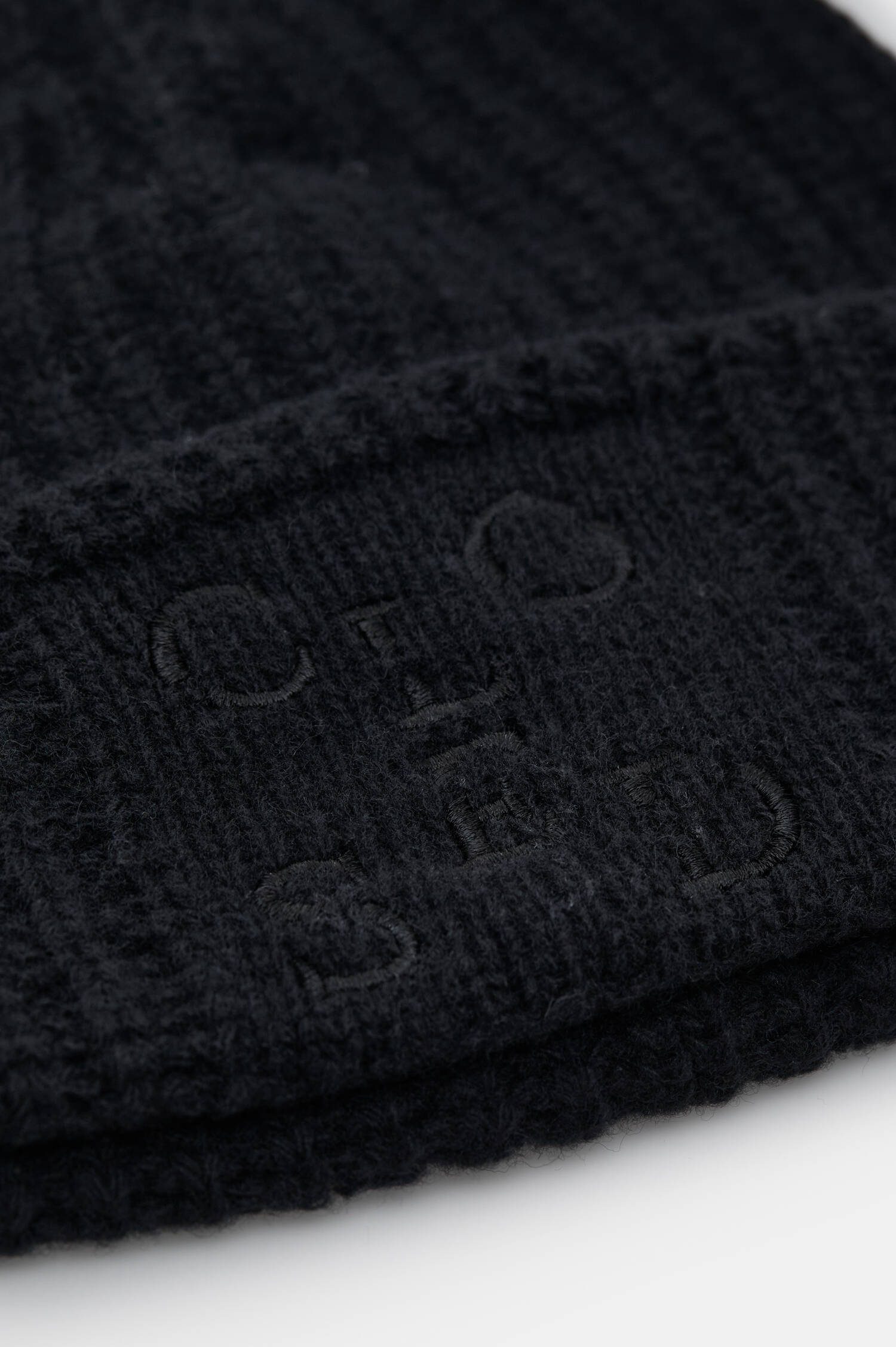 Rippstrickmütze aus Wolle in Schwarz Rippstrickmütze aus Wolle in Schwarz