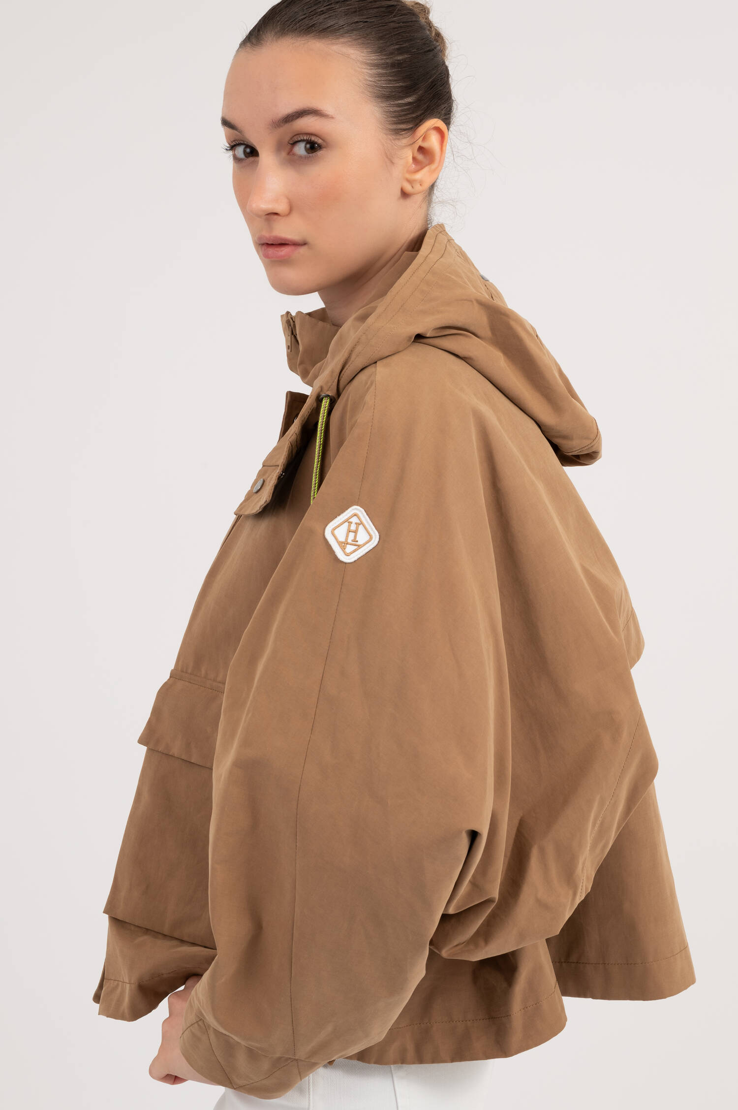 Kurzer Parka mit Kapuze in Camelbraun