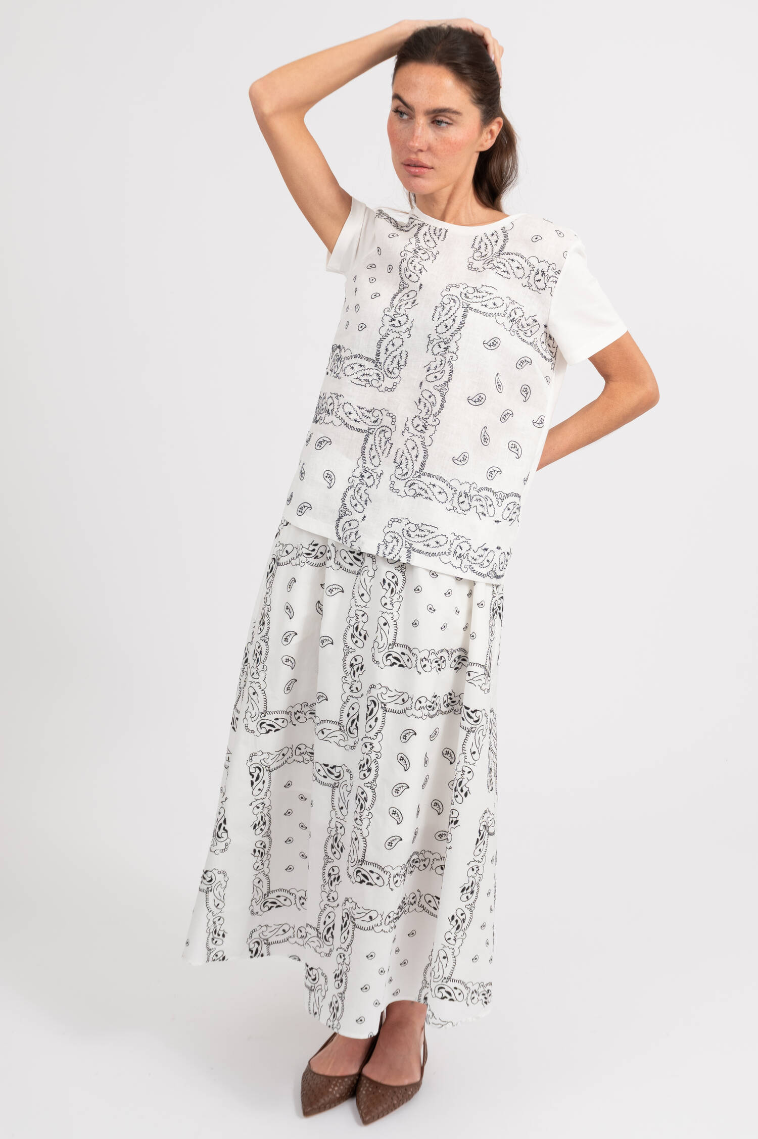 T-Shirt GENIO mit Stickerei in Weiß