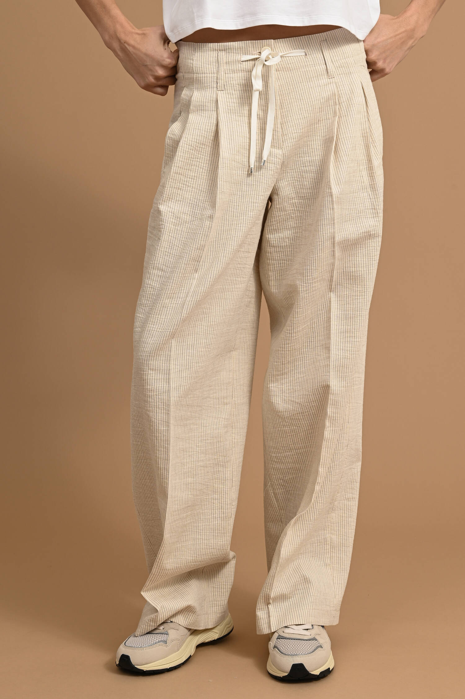 Wide-Leg Bundfaltenhose ADDISON in Beige/Schwarz