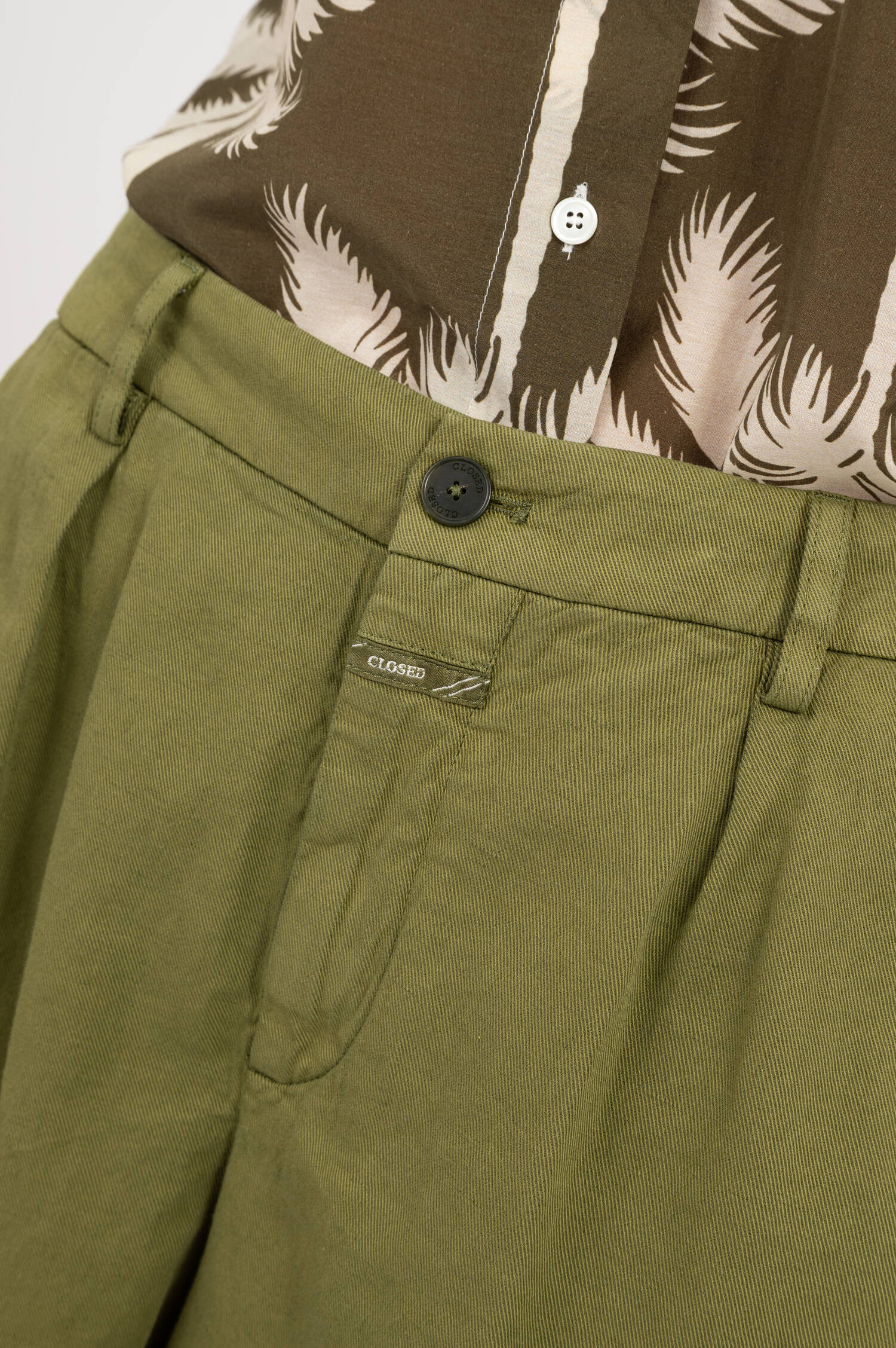 Bermuda Short REVYL in Olivgrün