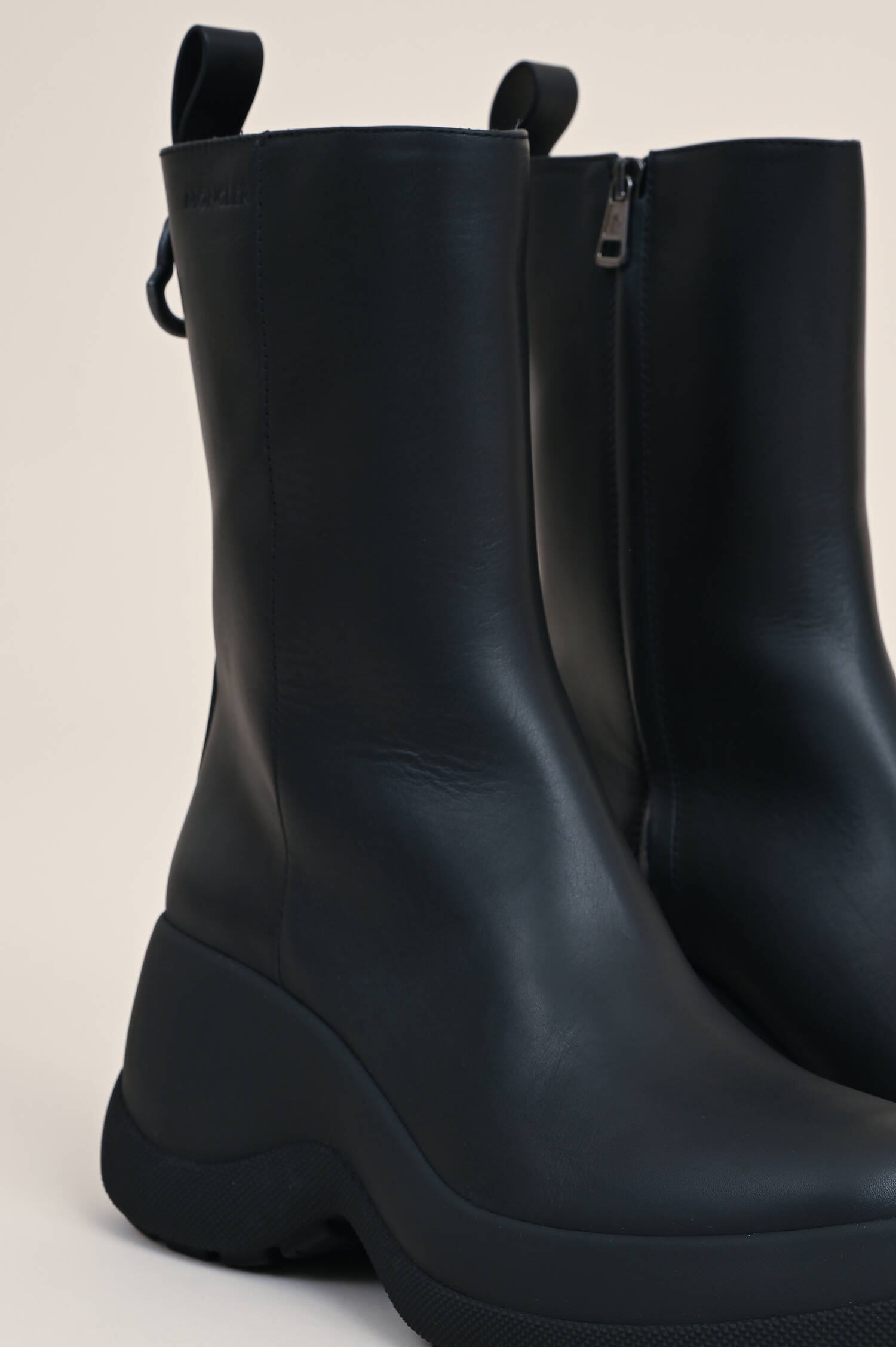 Stiefel RESILE in Schwarz