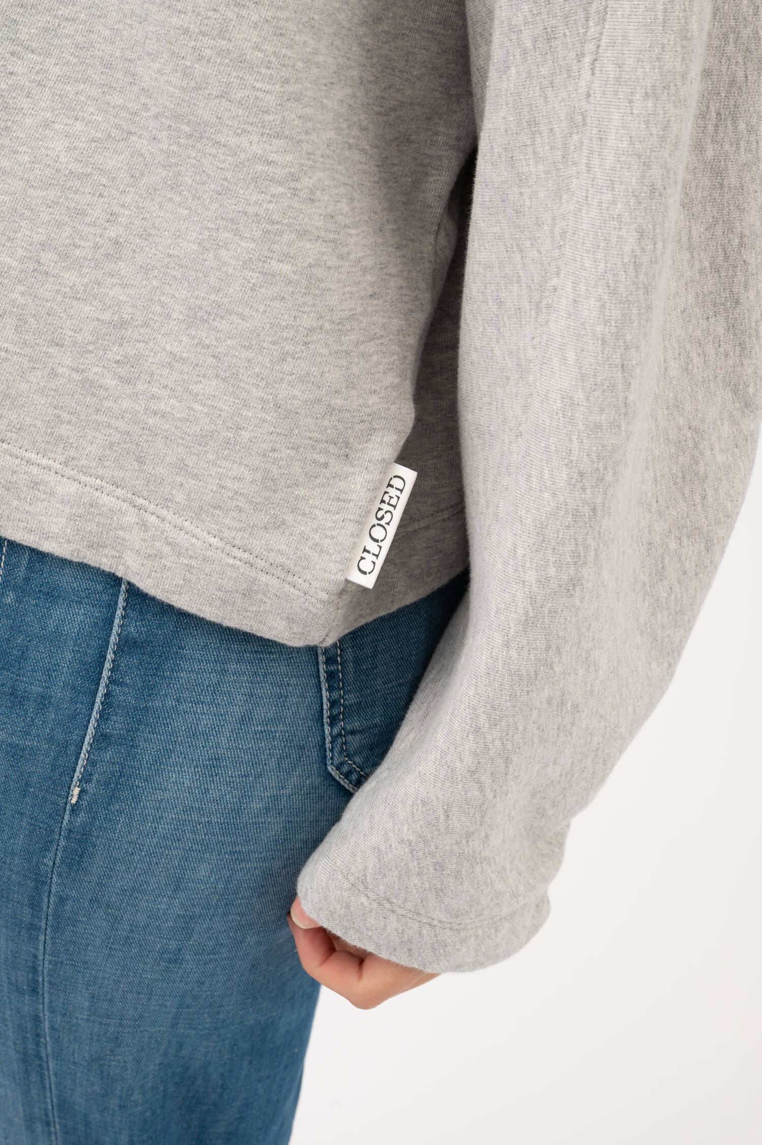 Sweater mit geraffter Rückennaht in Grau