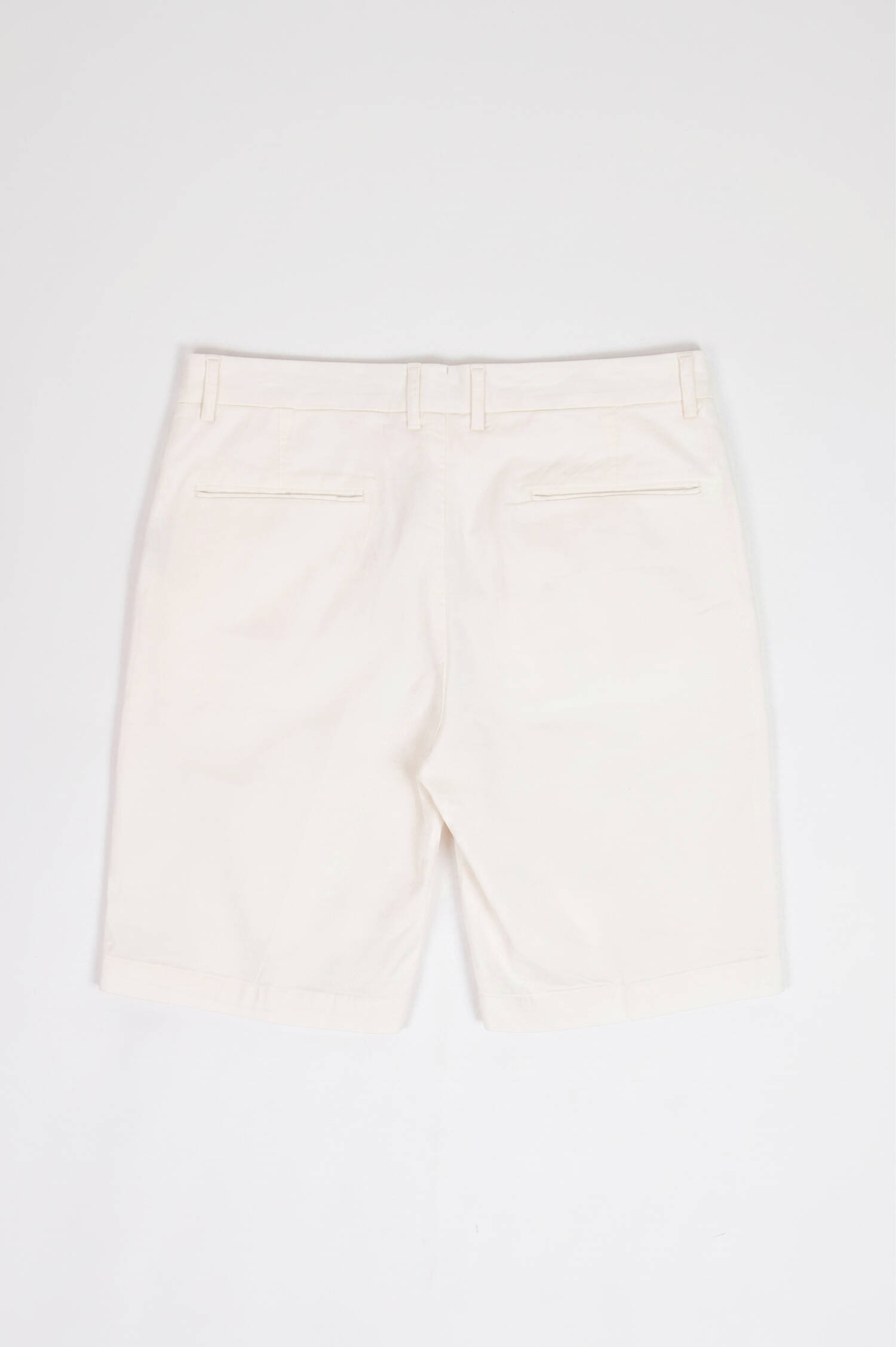 Bermuda Chino in Weiß Bermuda Chino in Weiß