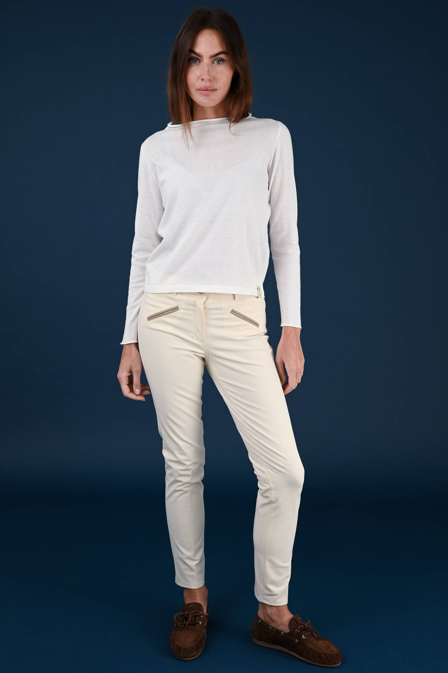 Pullover mit U-Boot Ausschnitt in Weiß