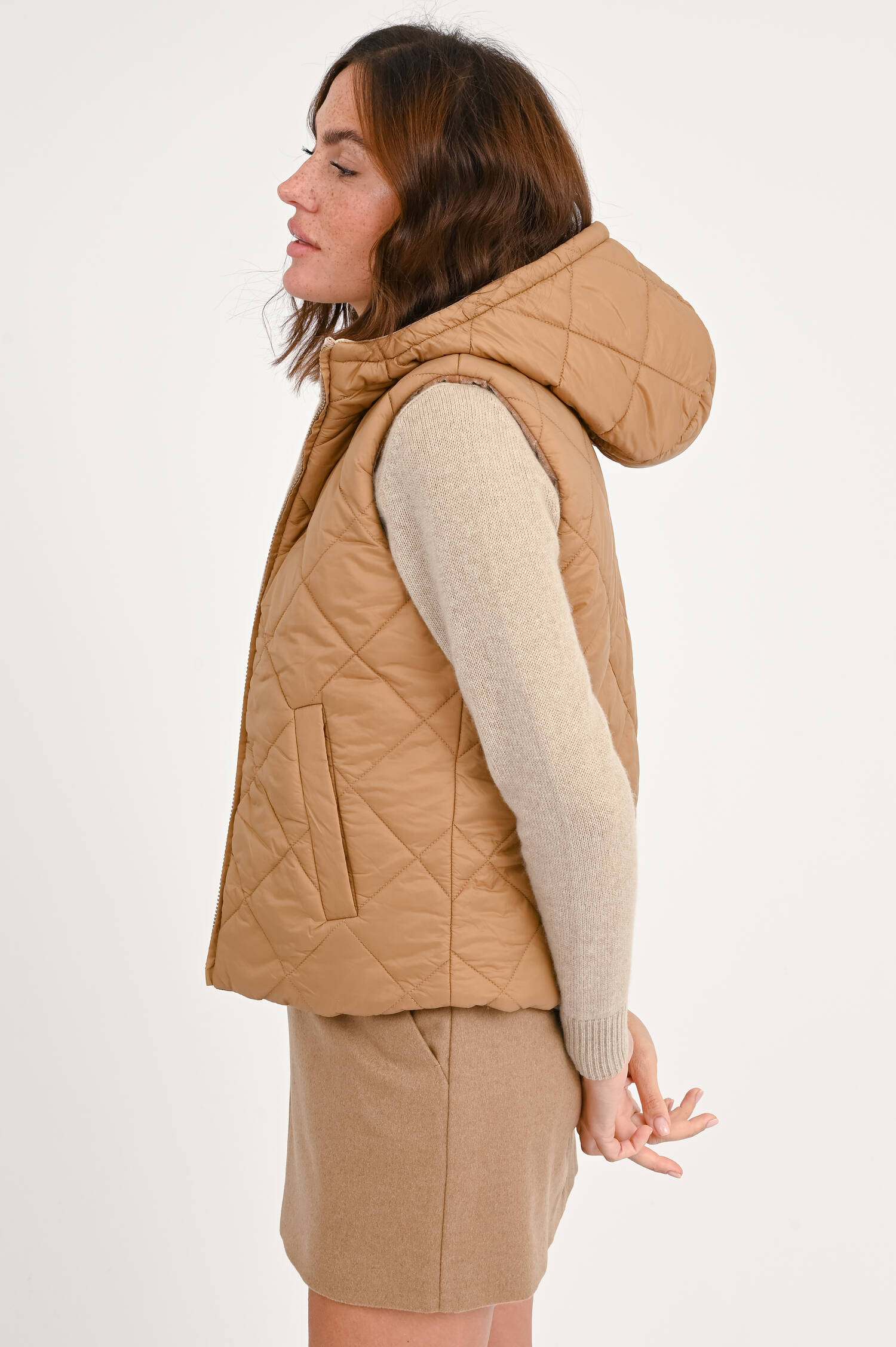 Wendegilet mit Kapuze in Camel/Bronze Wendegilet mit Kapuze in Camel/Bronze