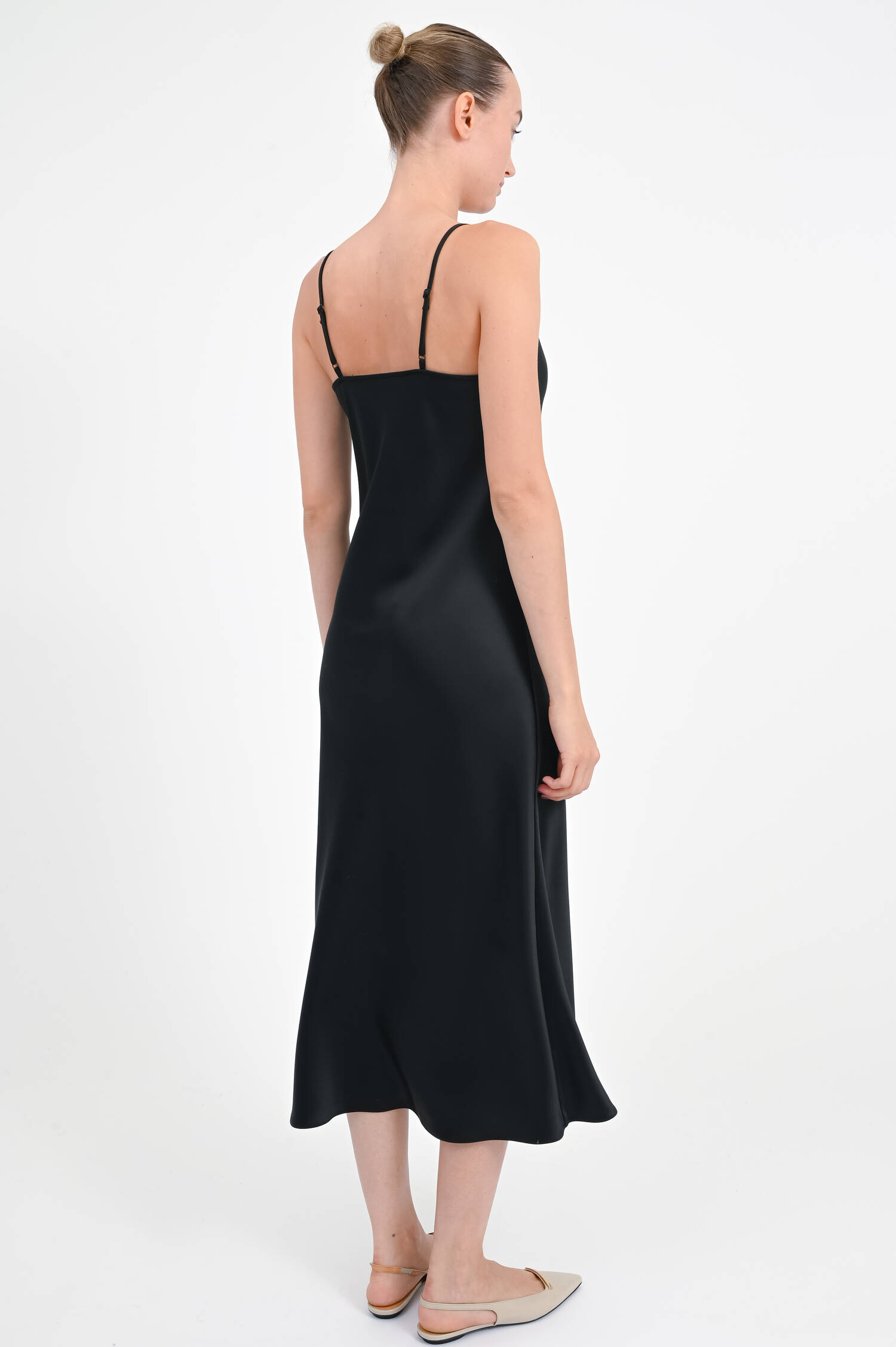 Midi-Satinkleid in Schwarz