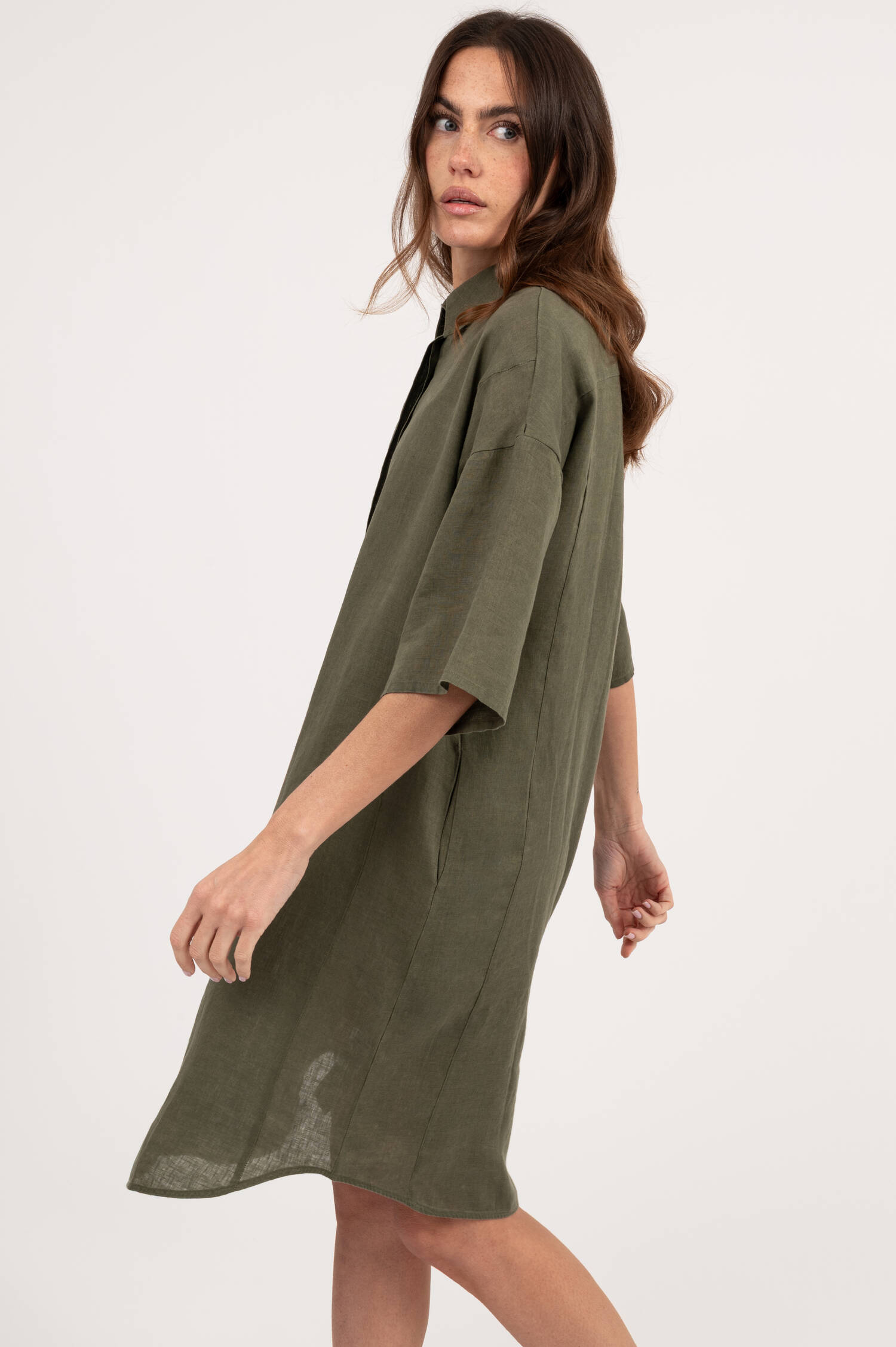 Hemdblusenkleid aus Leinen in Oliv