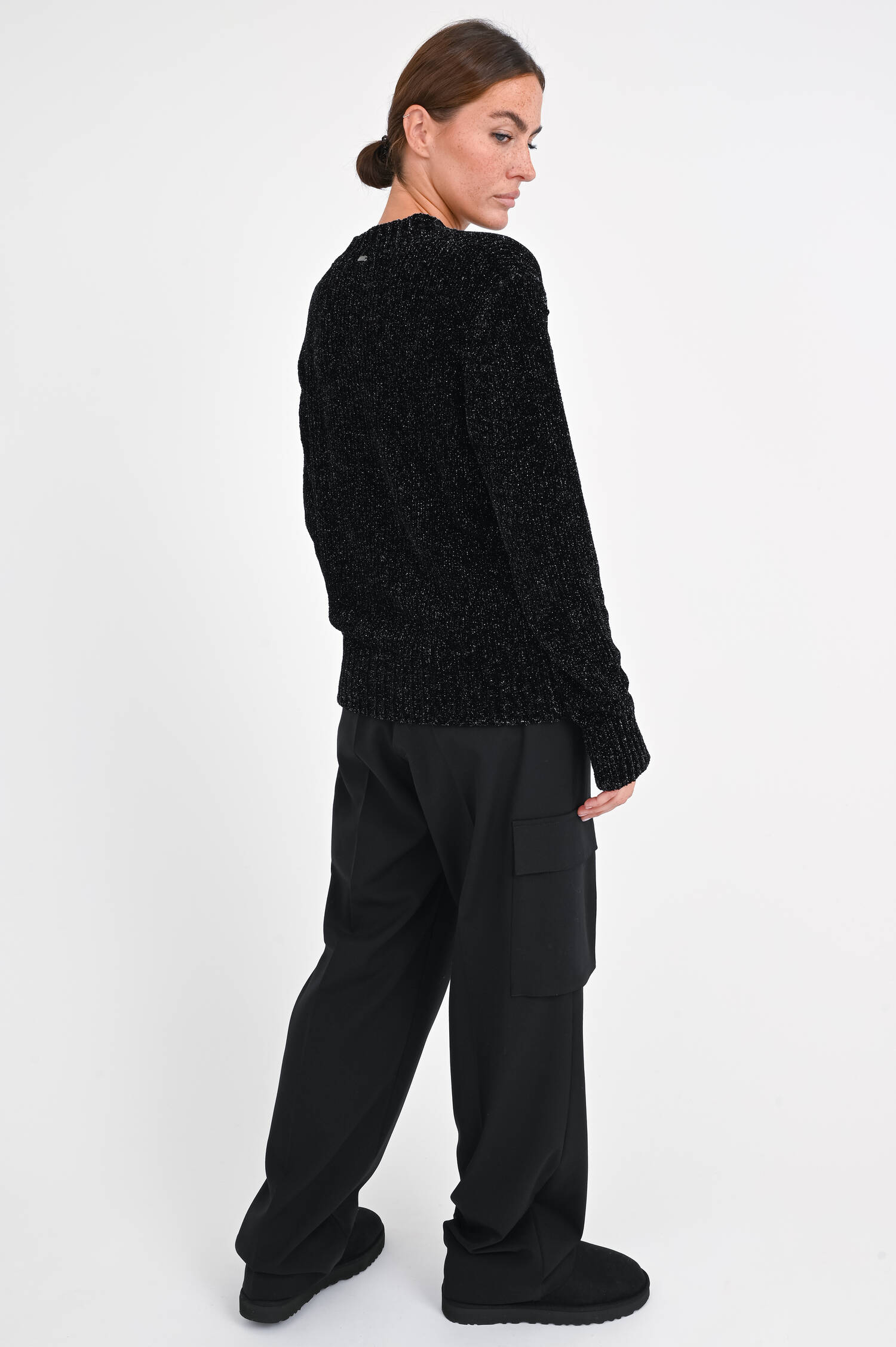 Weicher Pullover mit V-Ausschnitt in Schwar/Silber