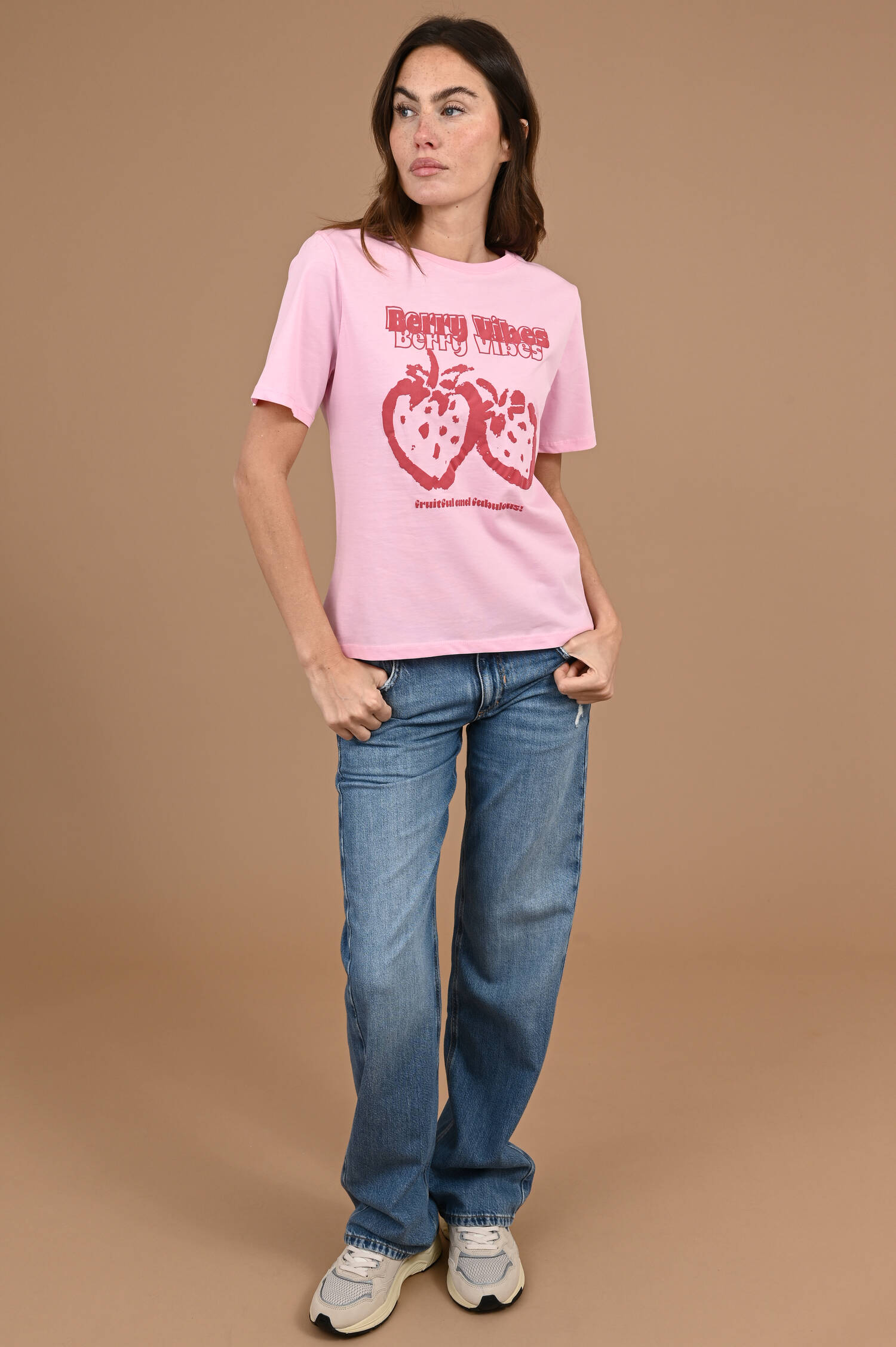T-Shirt BERRY VIBES in Rosa T-Shirt BERRY VIBES in Rosa