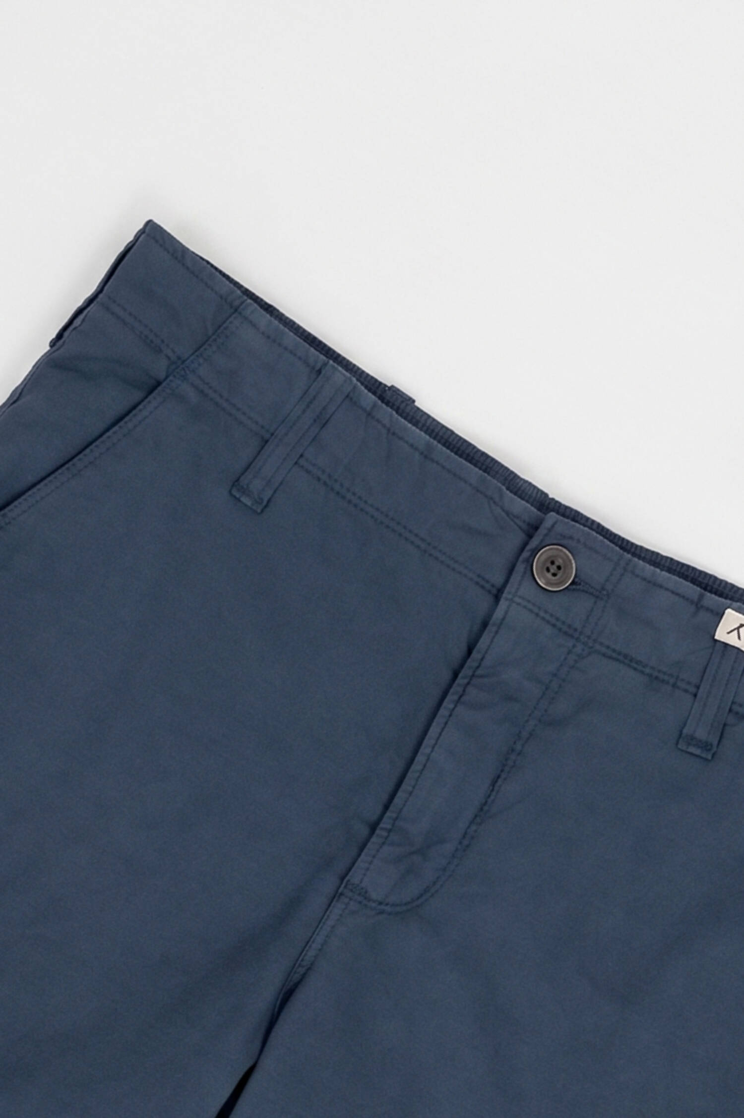 Cargo Bermuda in Navy