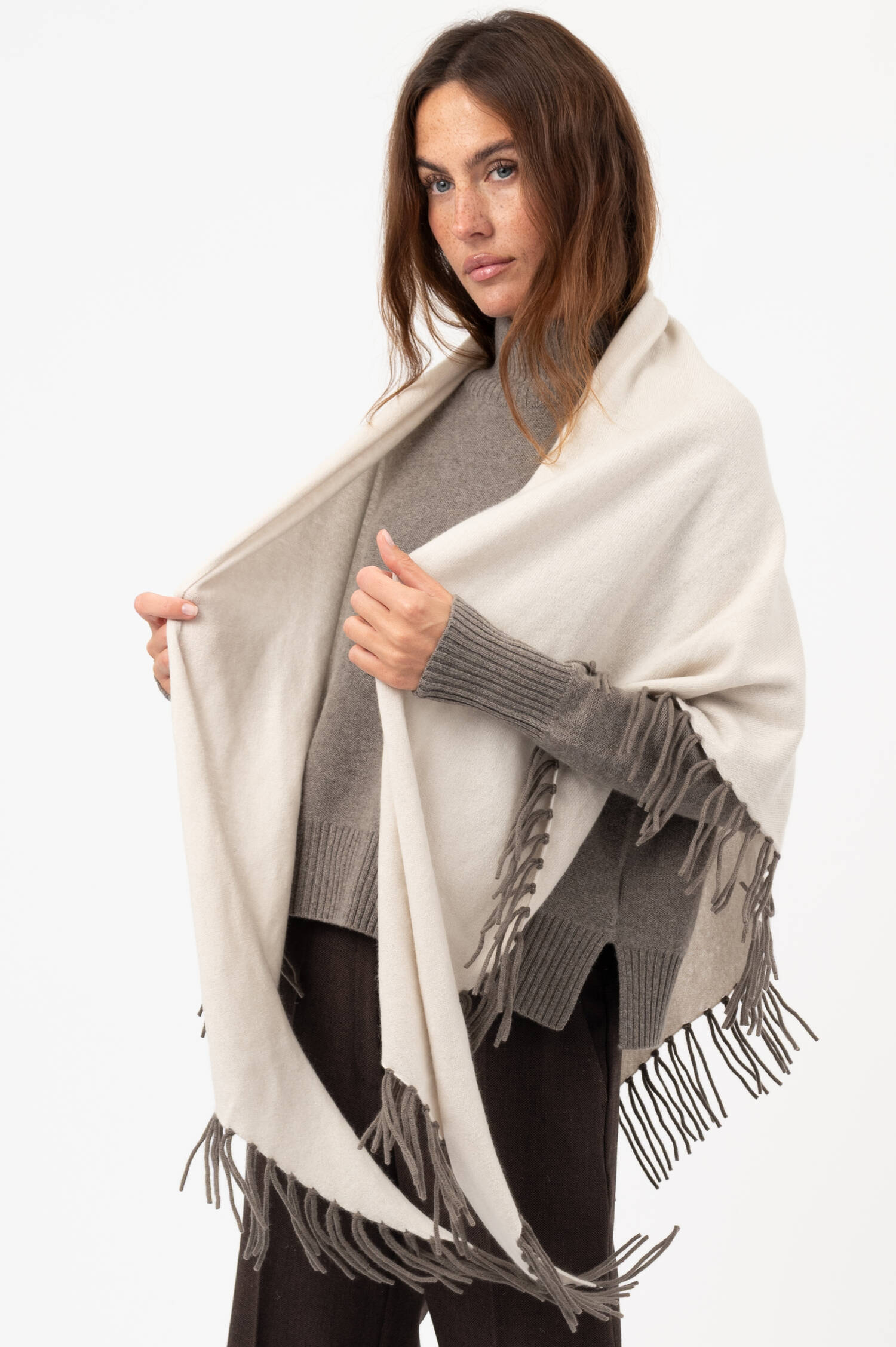 Dreieckstuch mit Fransen in Beige/Taupe
