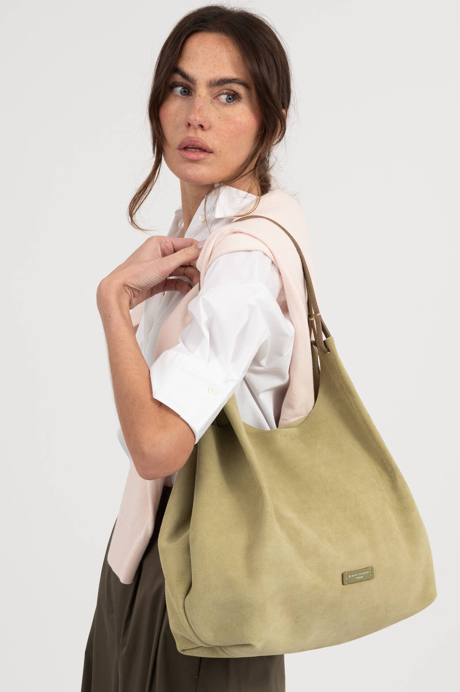 Shooper DUA aus Veloursleder in Salbeigrün