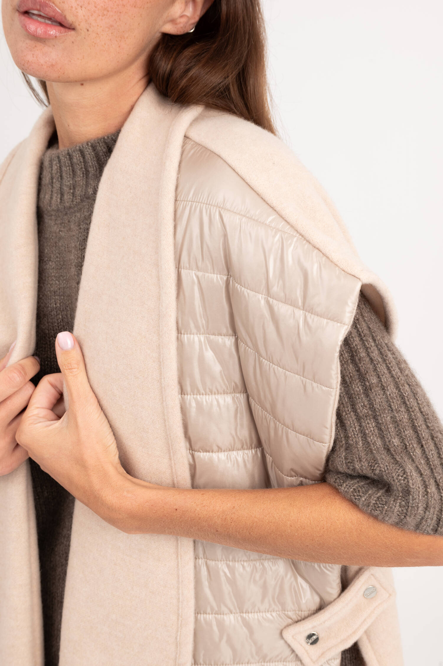 Hybrid-Cape in Beige Hybrid-Cape in Beige