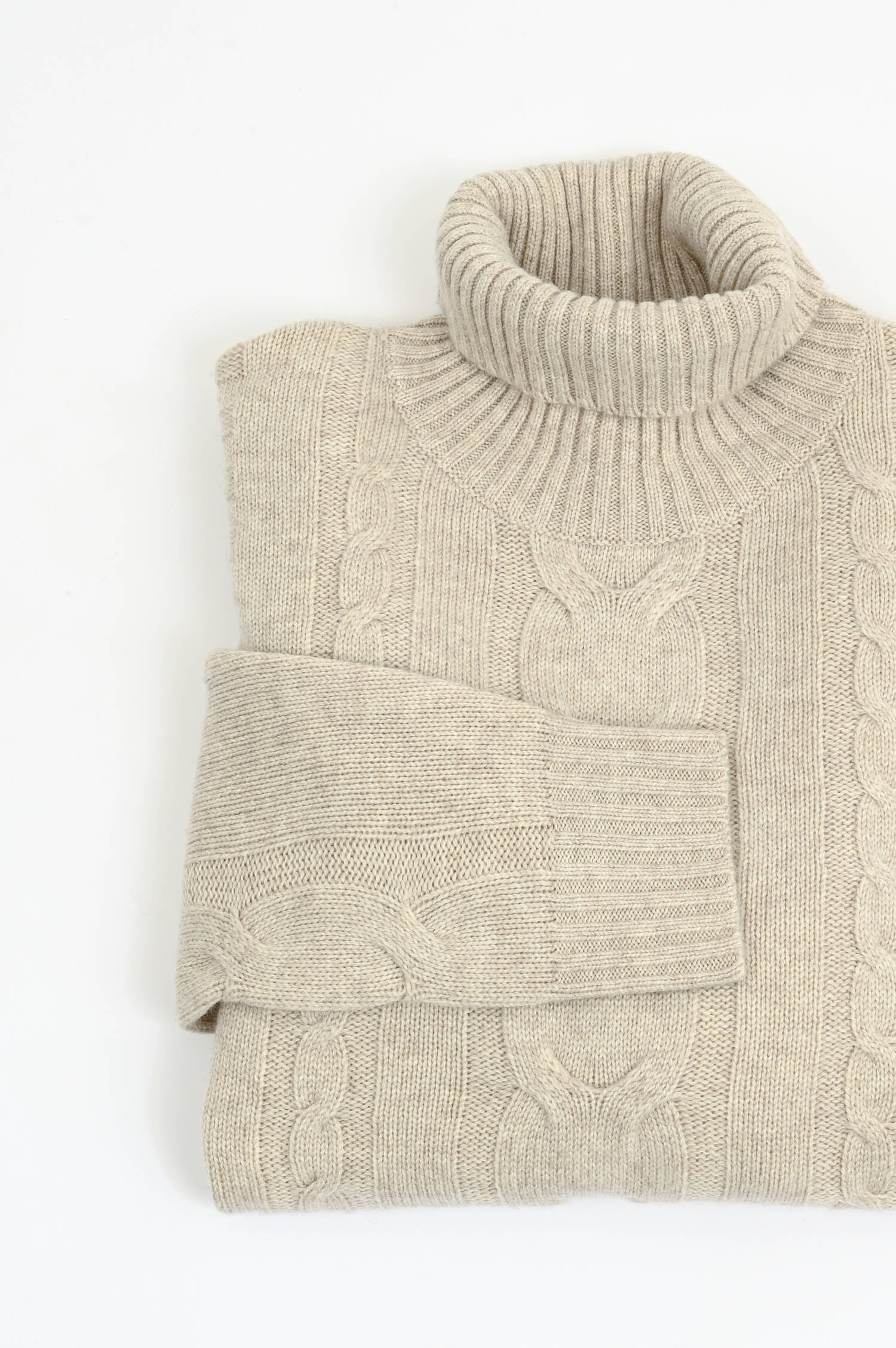 Zopfstrick-Rollkragenpullover in Hellbeige