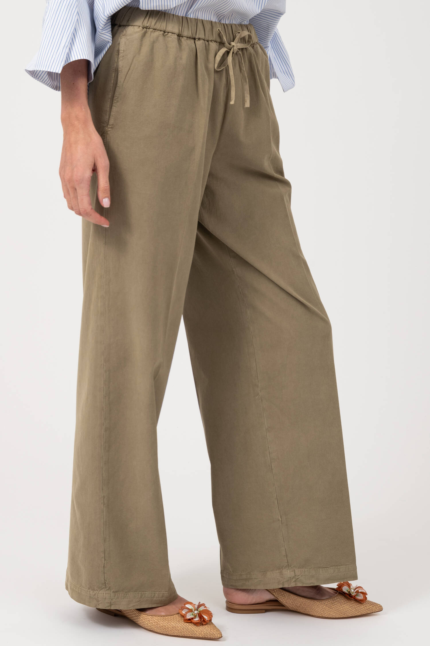 Hose mit weitem Bein in Oliv